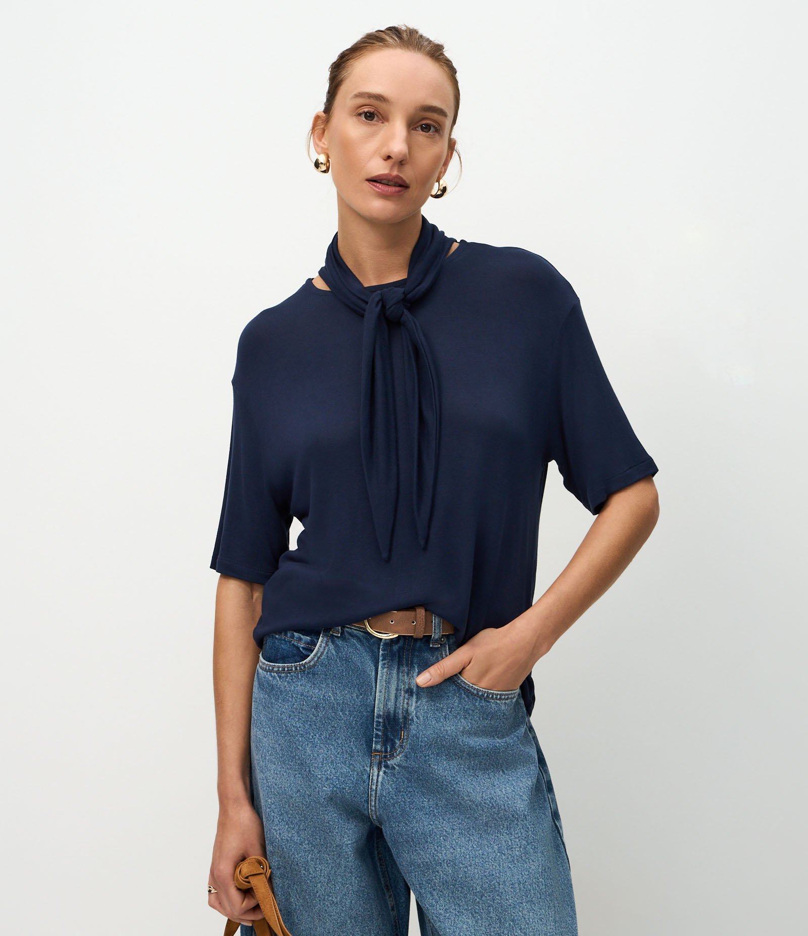 Blusa em Tricô com Gola Laço Azul 1