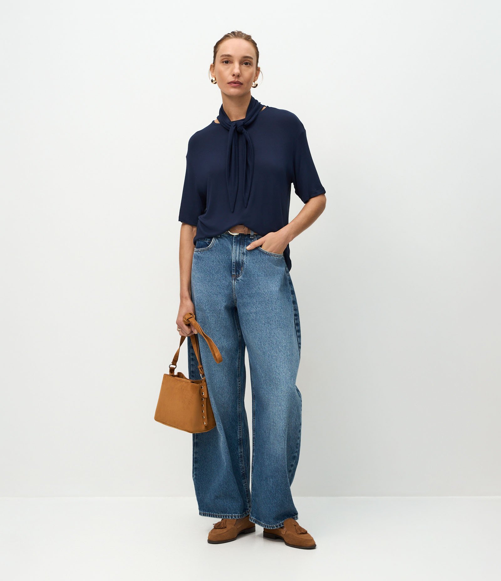 Blusa em Tricô com Gola Laço Azul 2