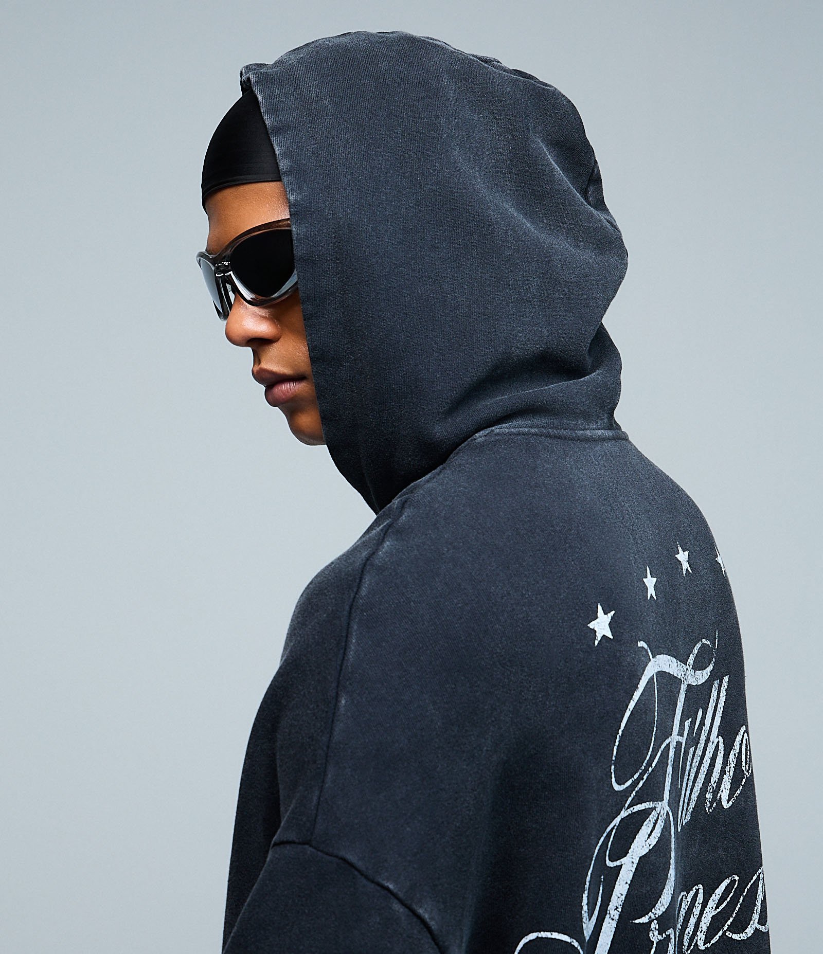 Moletom Boxy Canguru com Estampa Filho da Promessa Veigh Preto 3