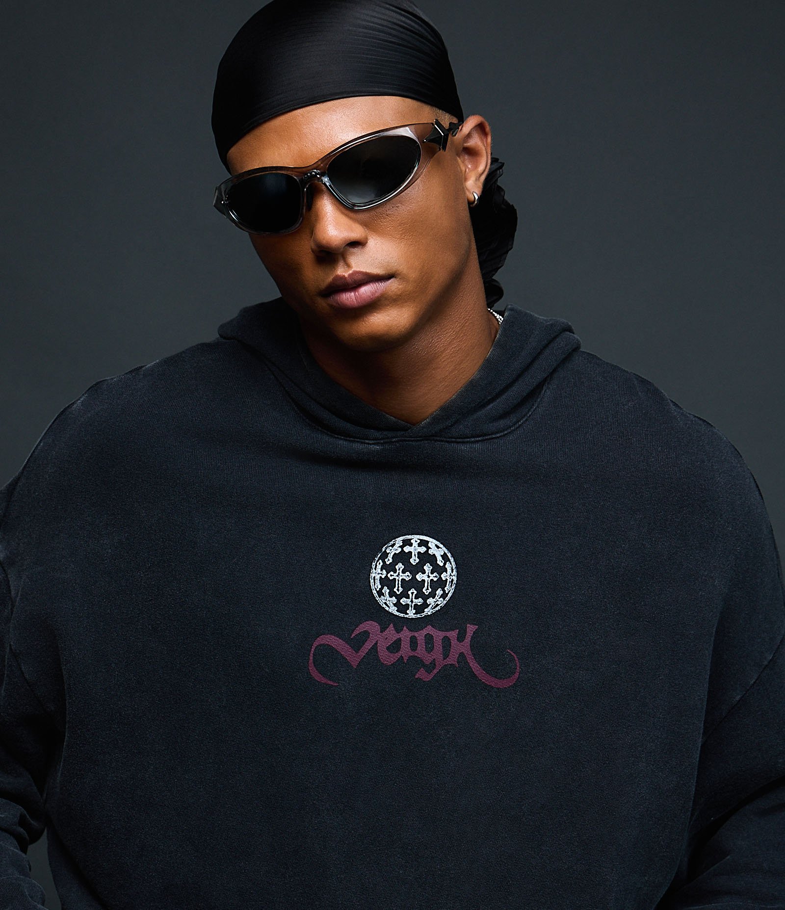 Moletom Boxy Canguru com Estampa Filho da Promessa Veigh Preto 5