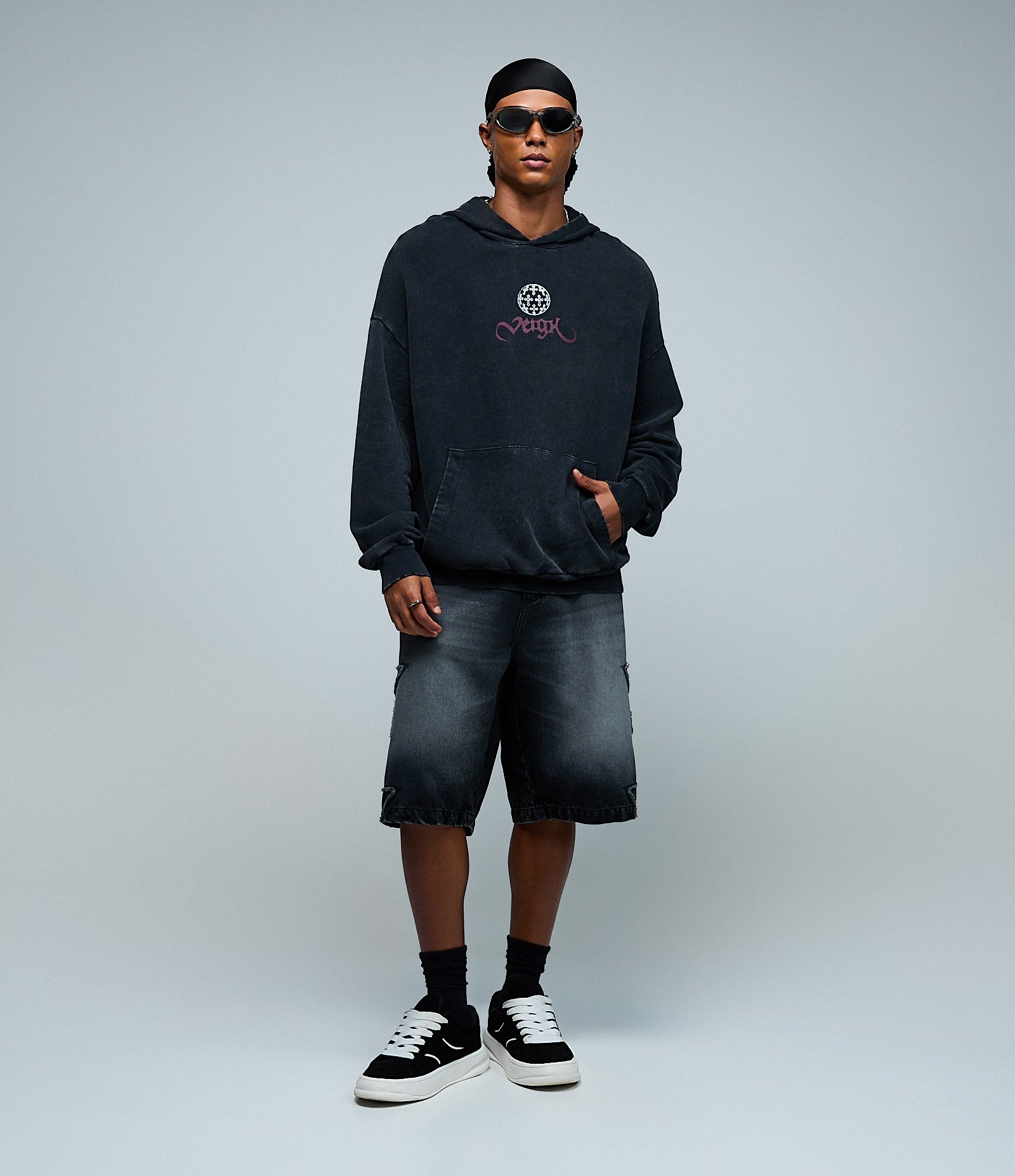 Moletom Boxy Canguru com Estampa Filho da Promessa Veigh Preto 6