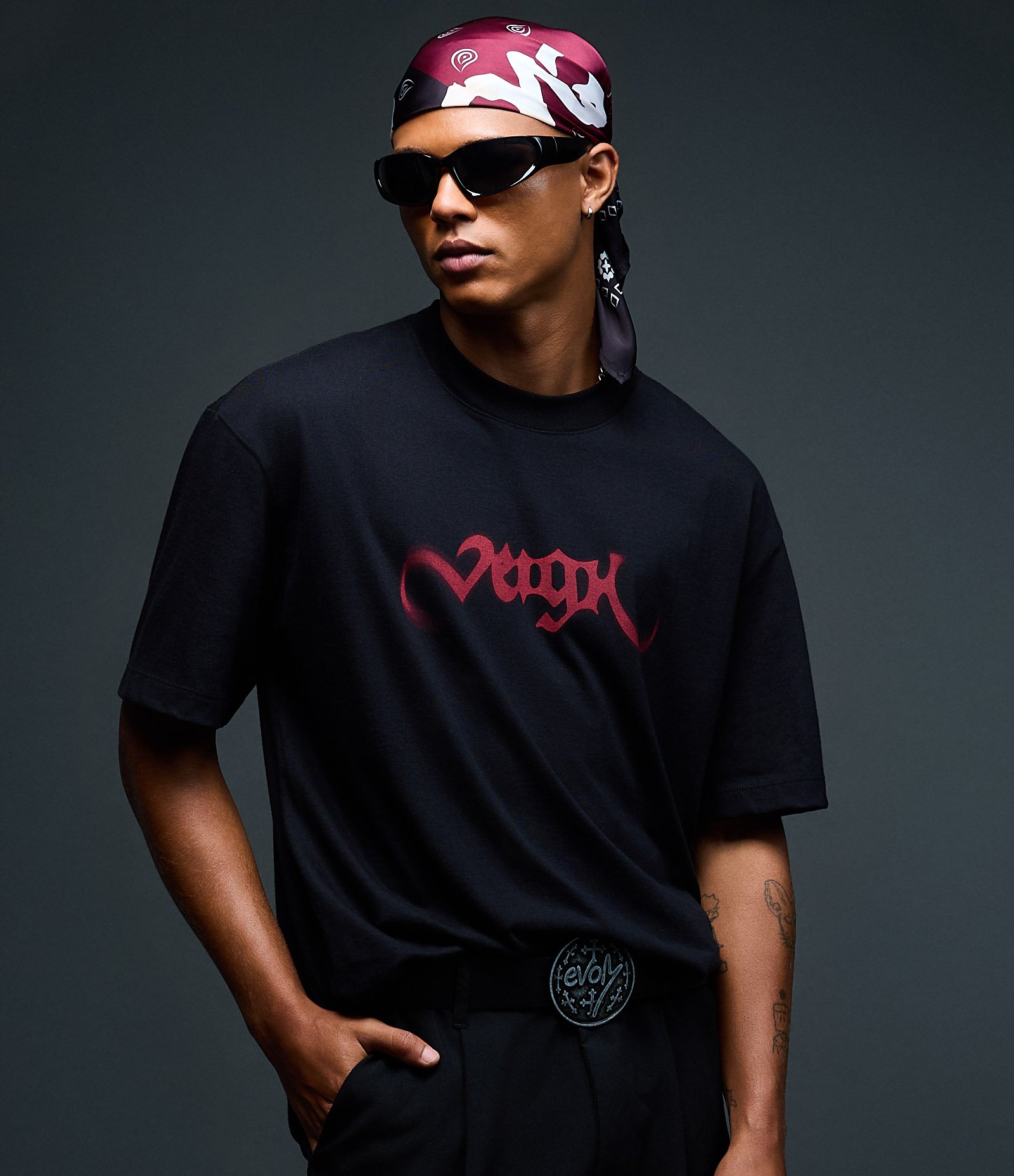 Camiseta Relaxed em Algodão com Estampa Veigh Preto 5