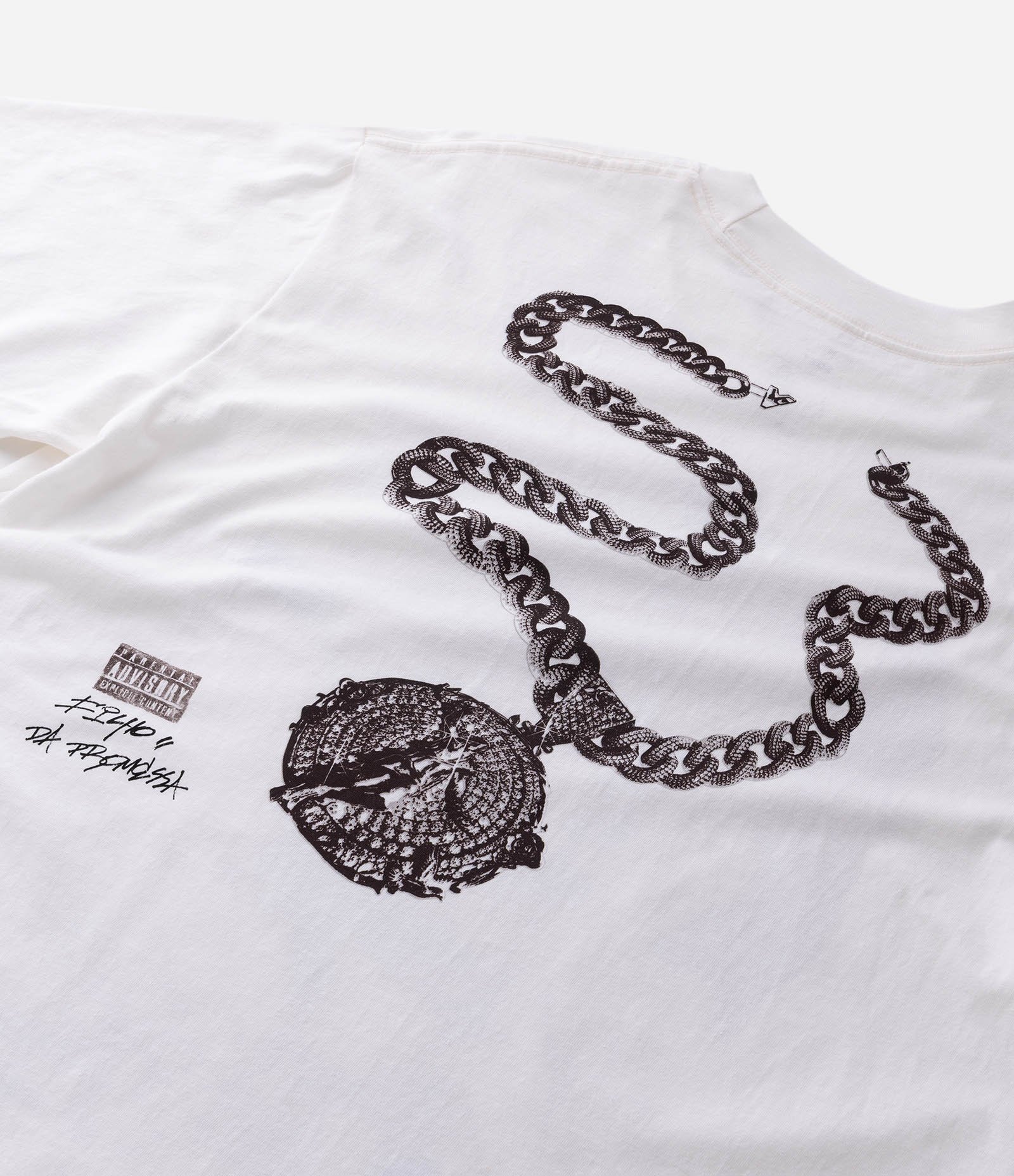 Camiseta Boxy em Algodão com Estampa Veigh e Medalhão Branco 13