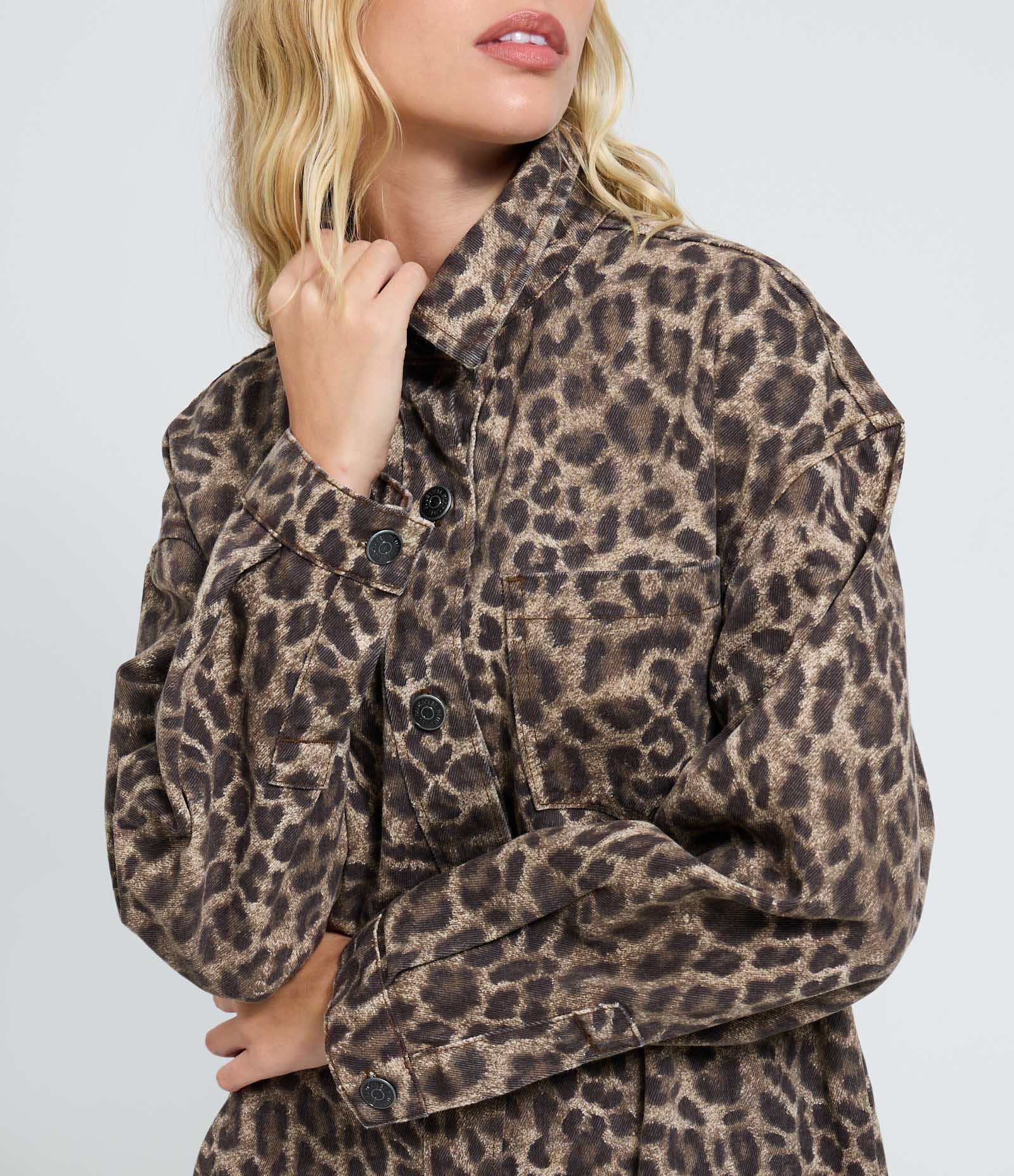 Camisa Oversized em Jeans com Estampa Animal Print Marrom 5