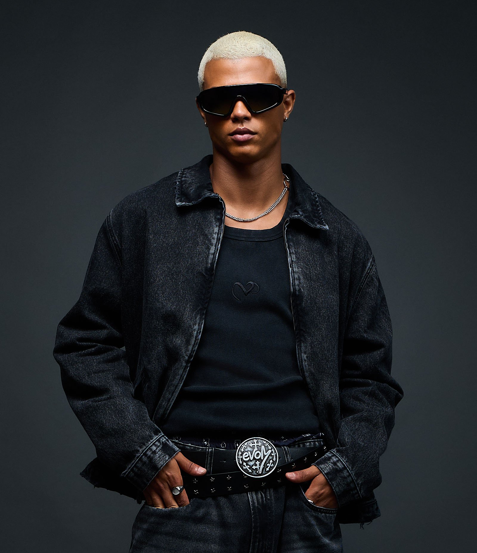 Jaqueta Boxy Denim Jeans com Estampa EVOM Veigh Preto 8