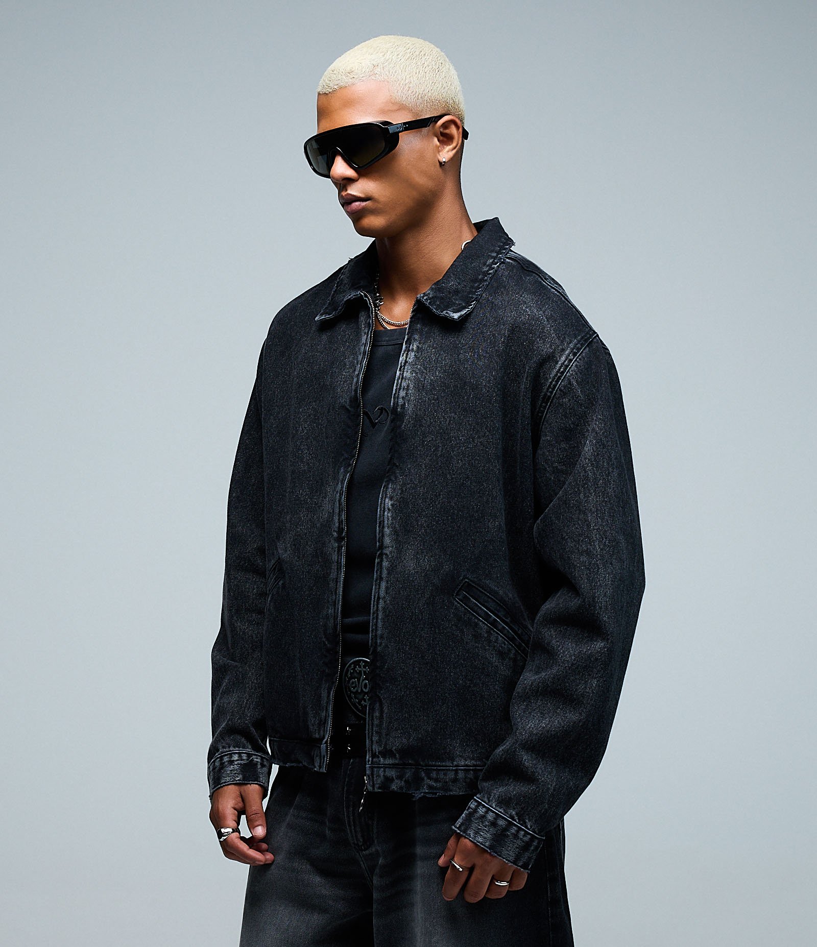 Jaqueta Boxy Denim Jeans com Estampa EVOM Veigh Preto 9