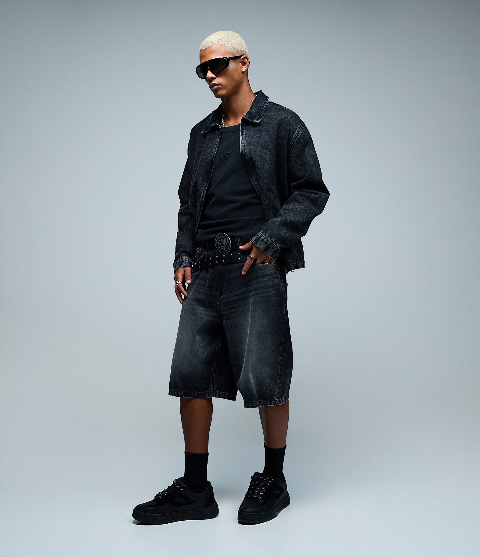 Jaqueta Boxy Denim Jeans com Estampa EVOM Veigh Preto 5