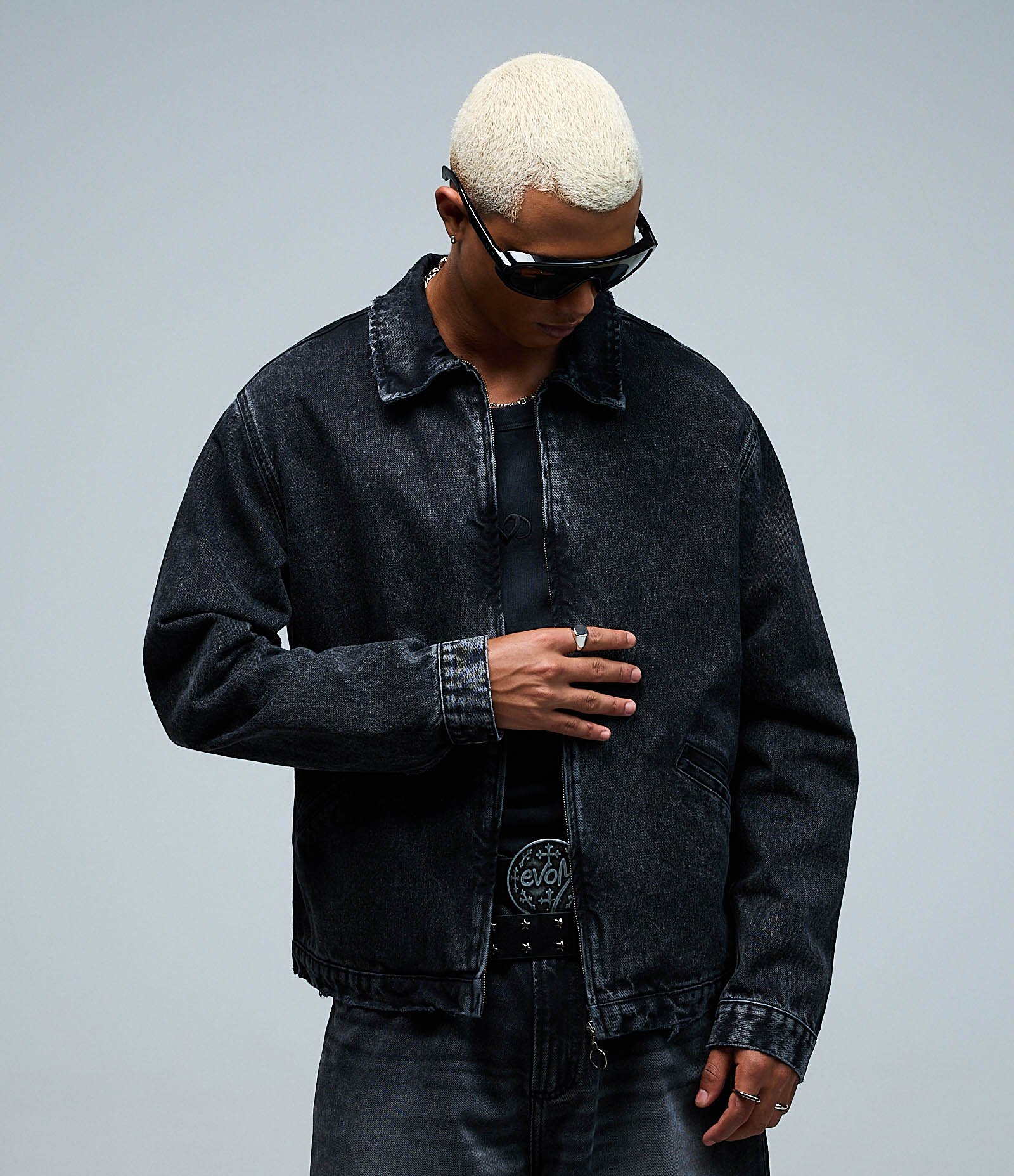 Jaqueta Boxy Denim Jeans com Estampa EVOM Veigh Preto 6