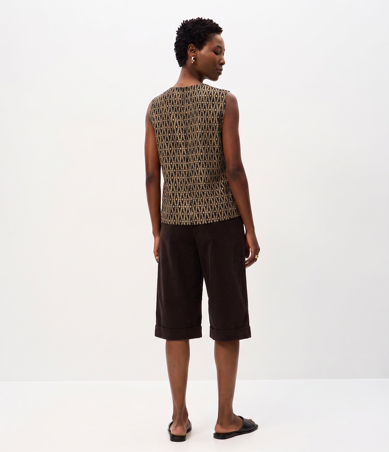 Blusa em Viscose com Estampa Geométrica Preto/Bege 4