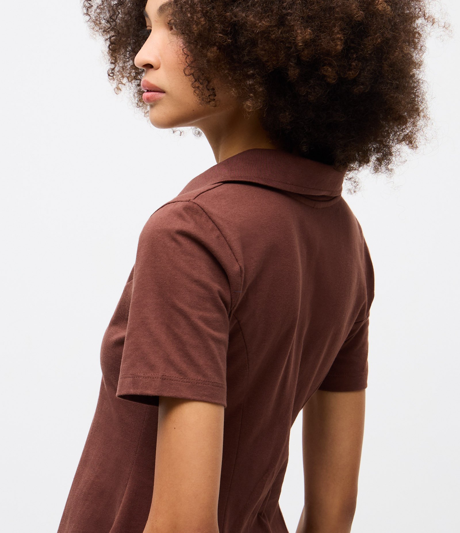 Blusa em Meia Malha com Gola Polo e Modelagem Peplum Marrom 4