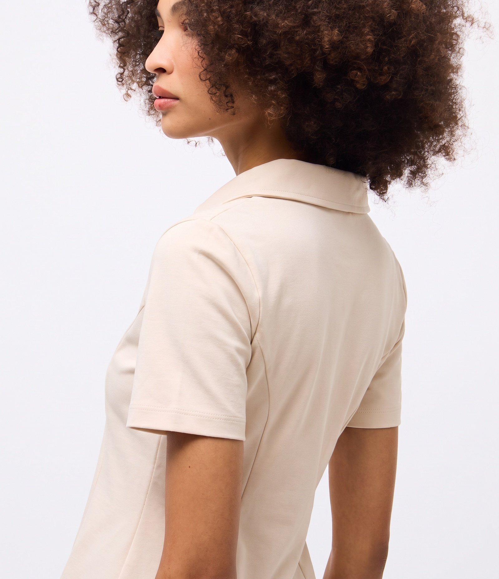 Blusa em Meia Malha com Gola Polo e Modelagem Peplum Bege Claro 3