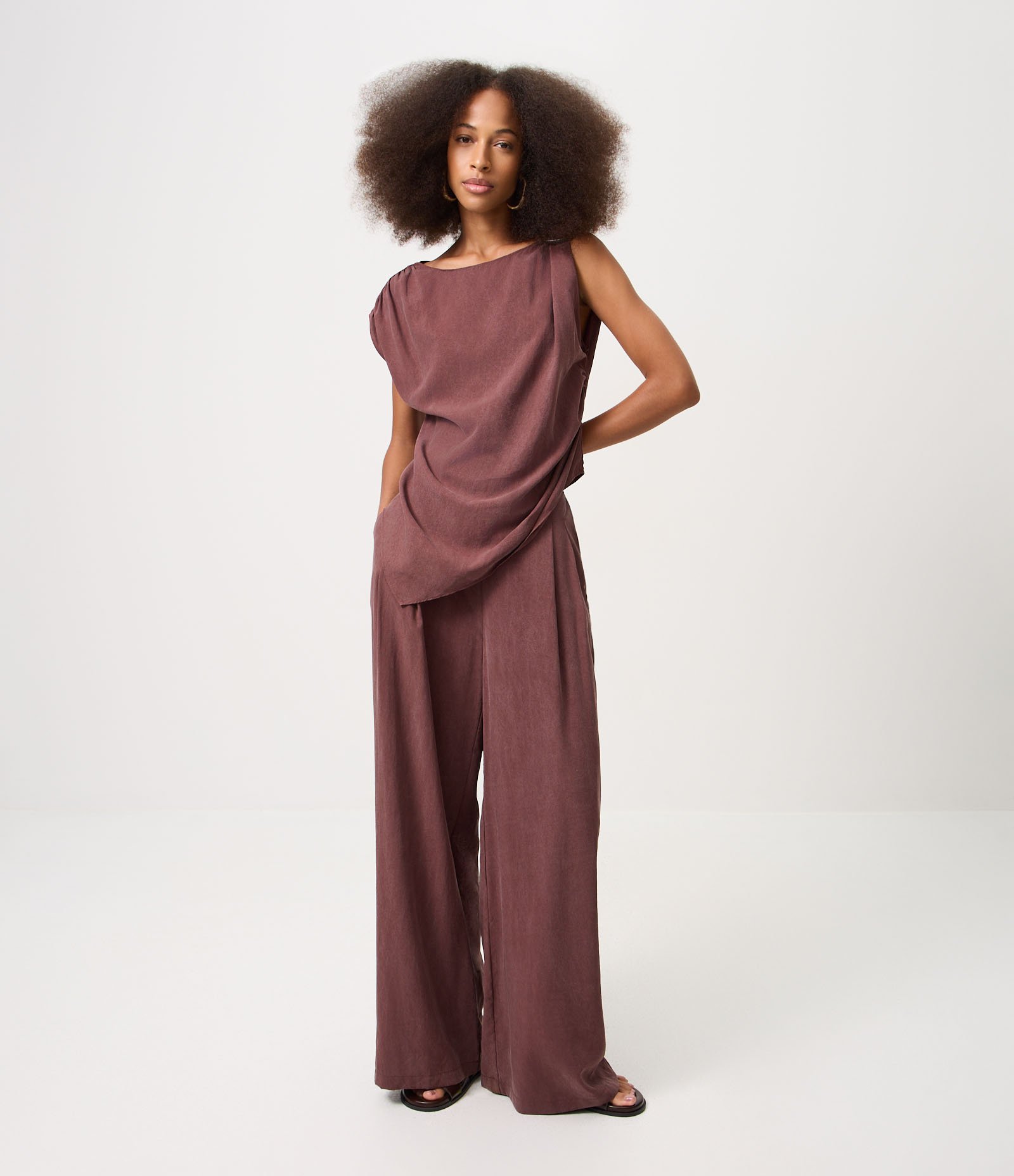Calça Wide Leg em Liocel com Cós Elástico Bordô 2