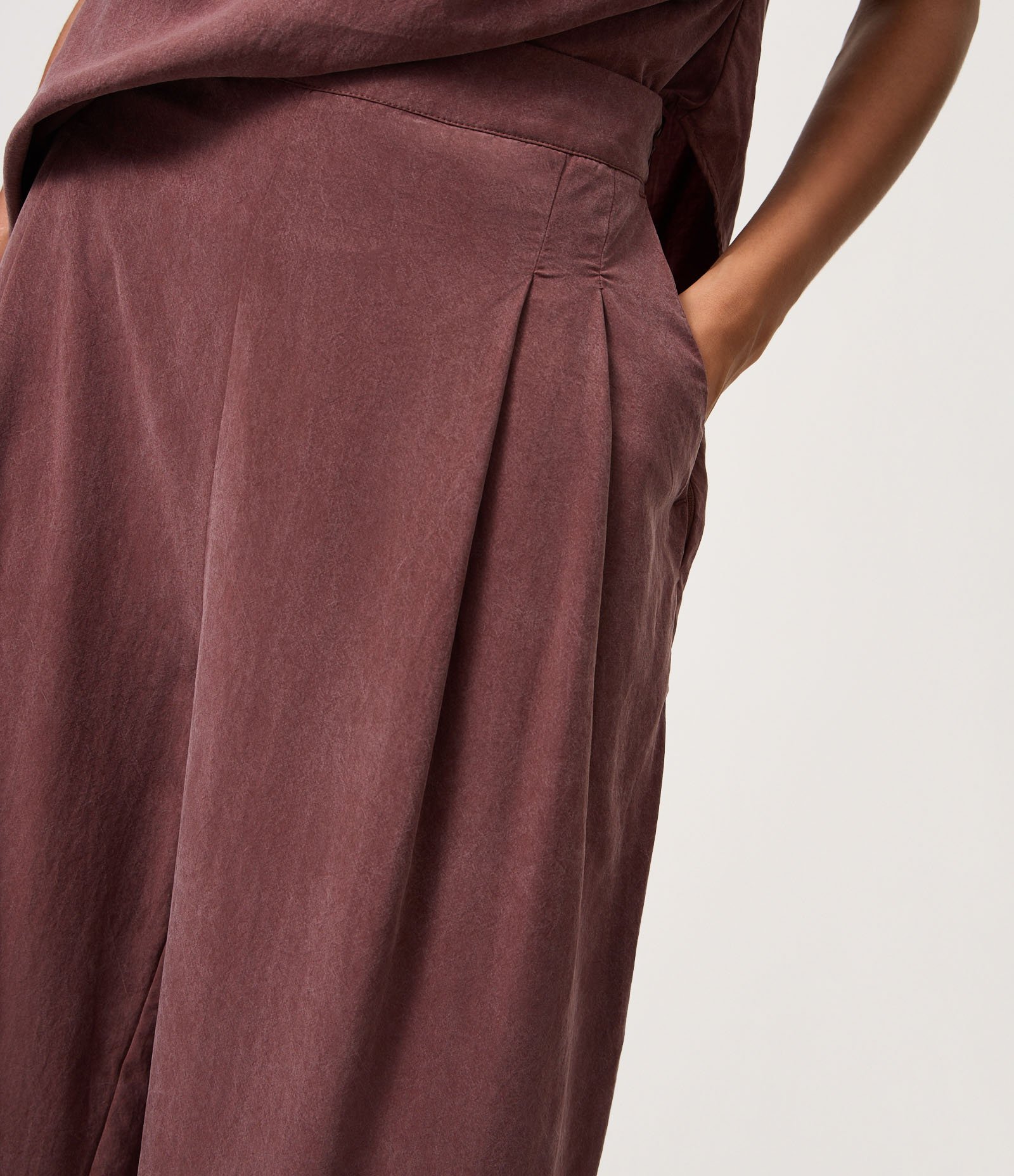 Calça Wide Leg em Liocel com Cós Elástico Bordô 4