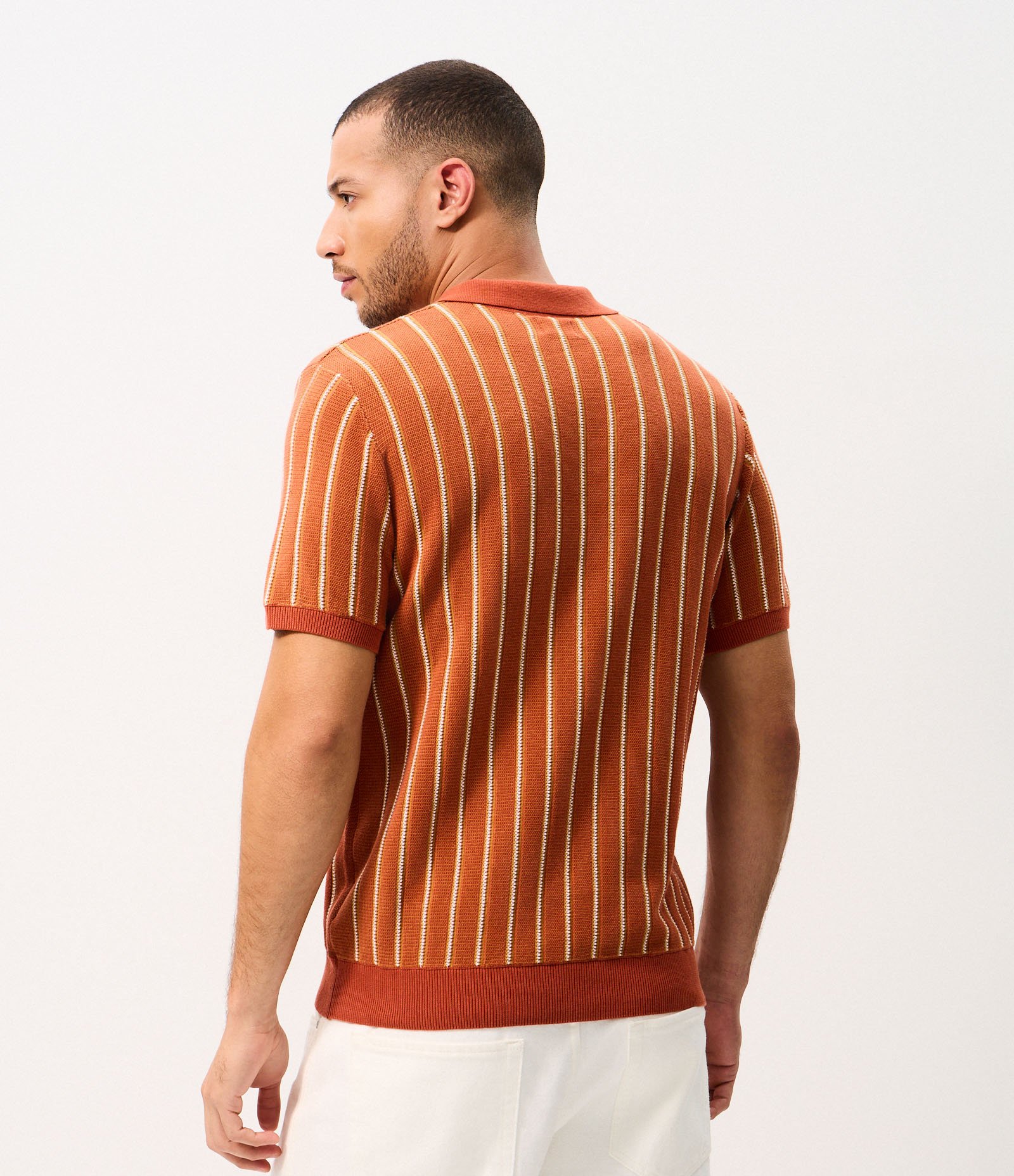 Polo Tricô Listrada Texturizada Marrom 3