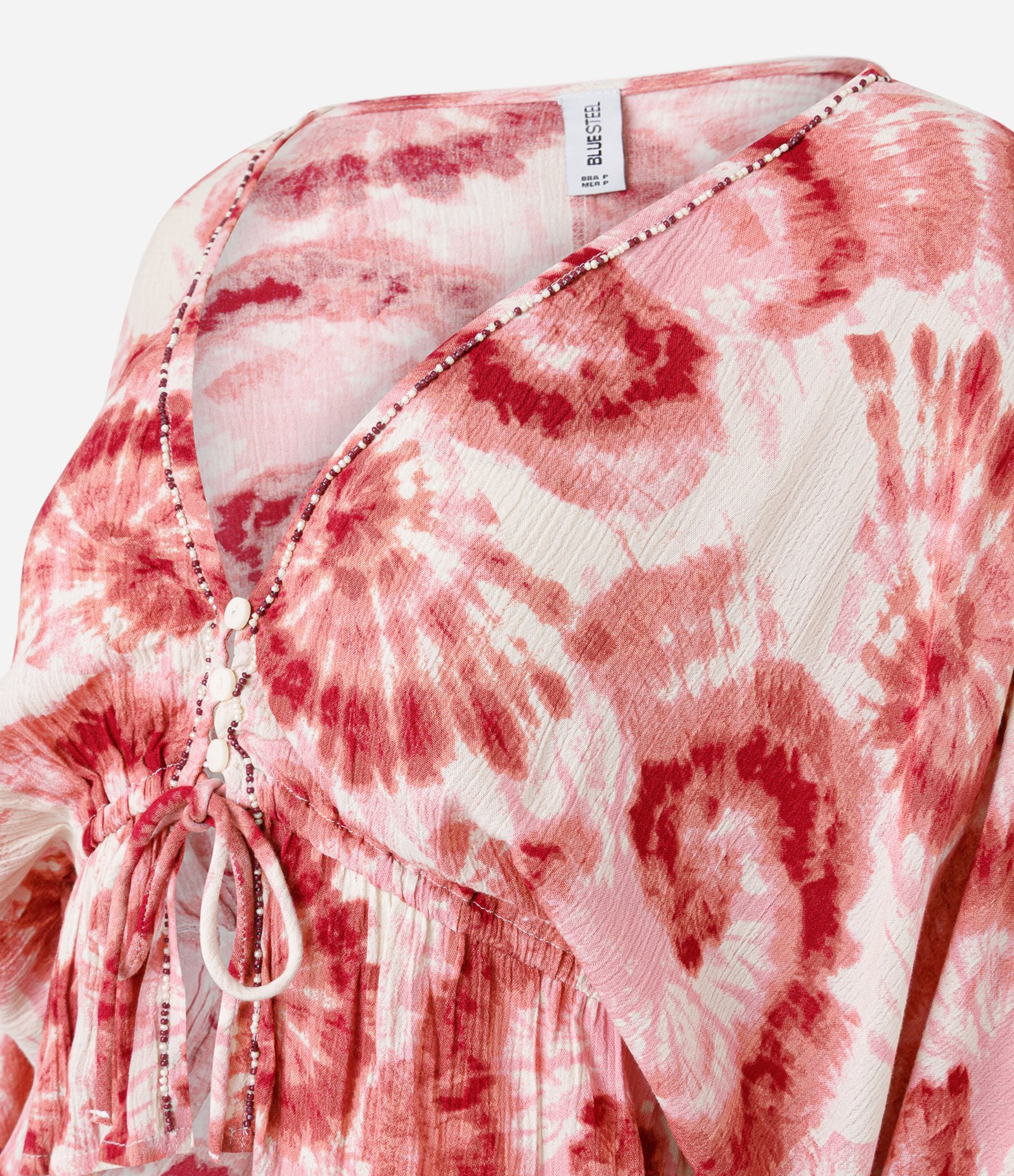 Blusa Bata em Crepe Tie Dye com Decote V e Detalhe em Miçangas Rosa 2