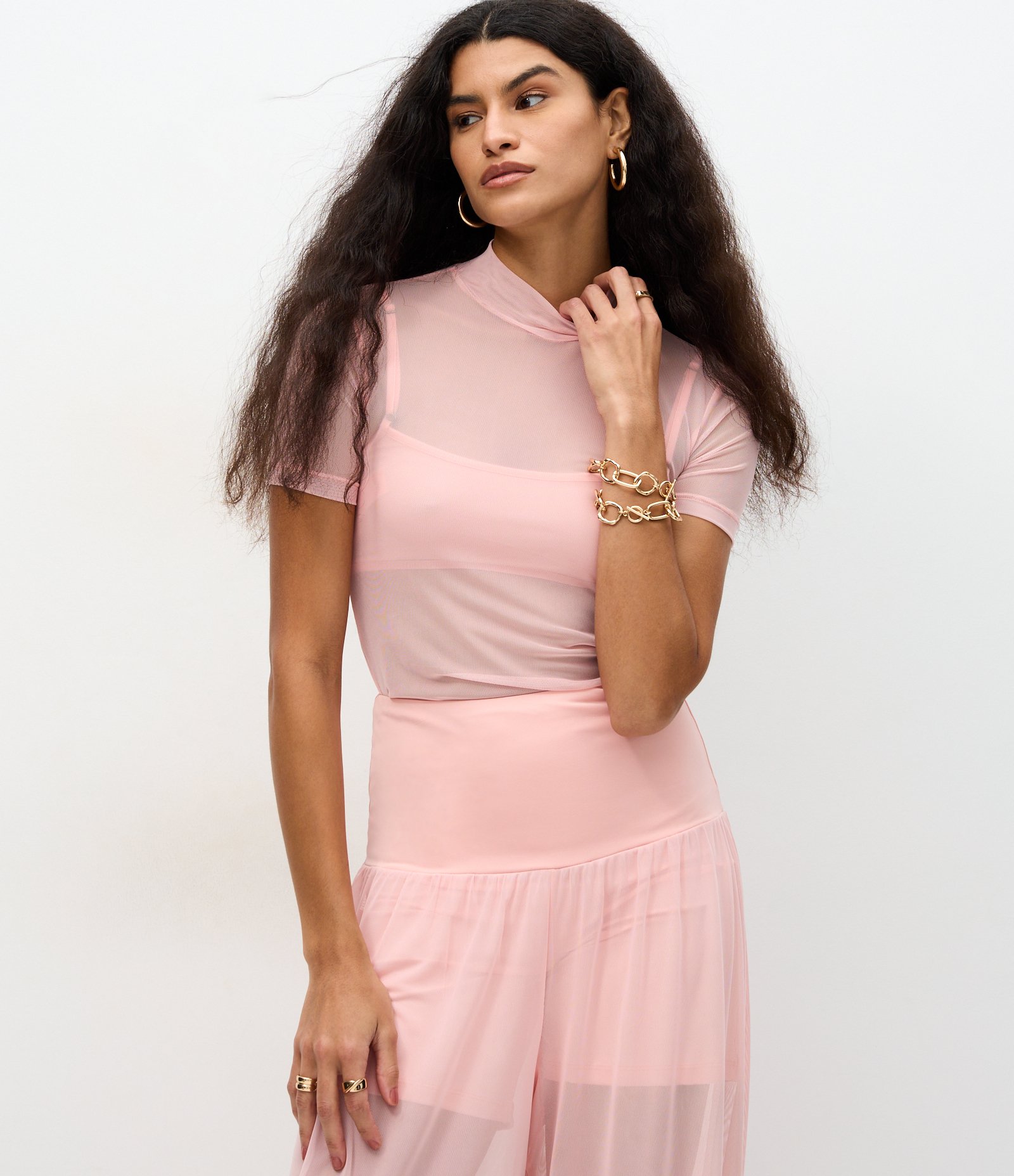 Blusa com Manga Curta e Gola Alta em Tule Rosa 1
