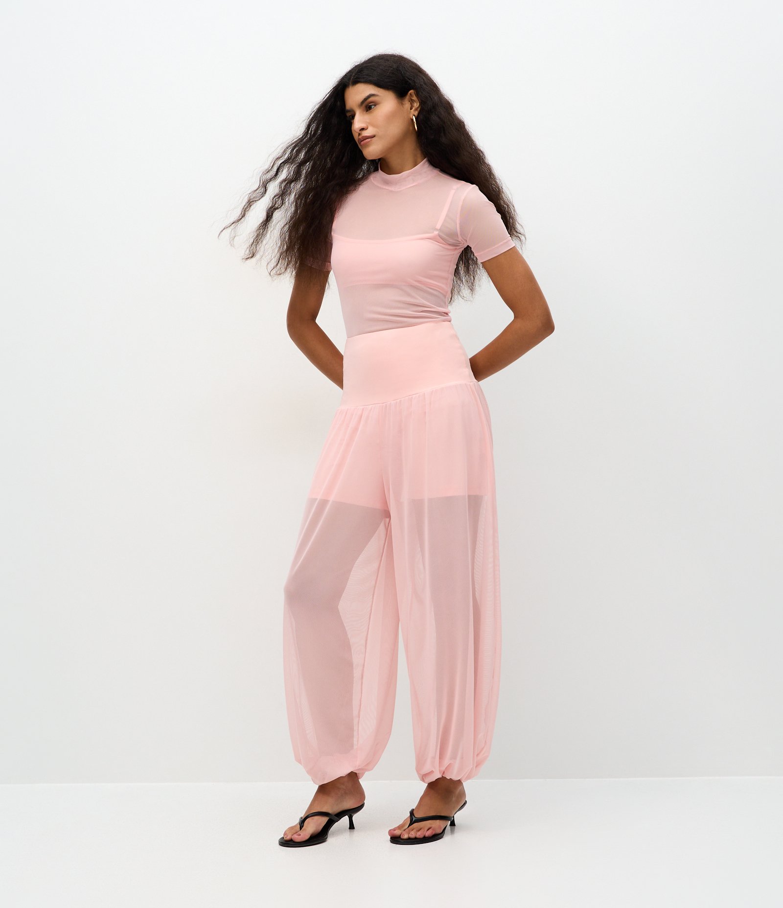 Blusa com Manga Curta e Gola Alta em Tule Rosa 2
