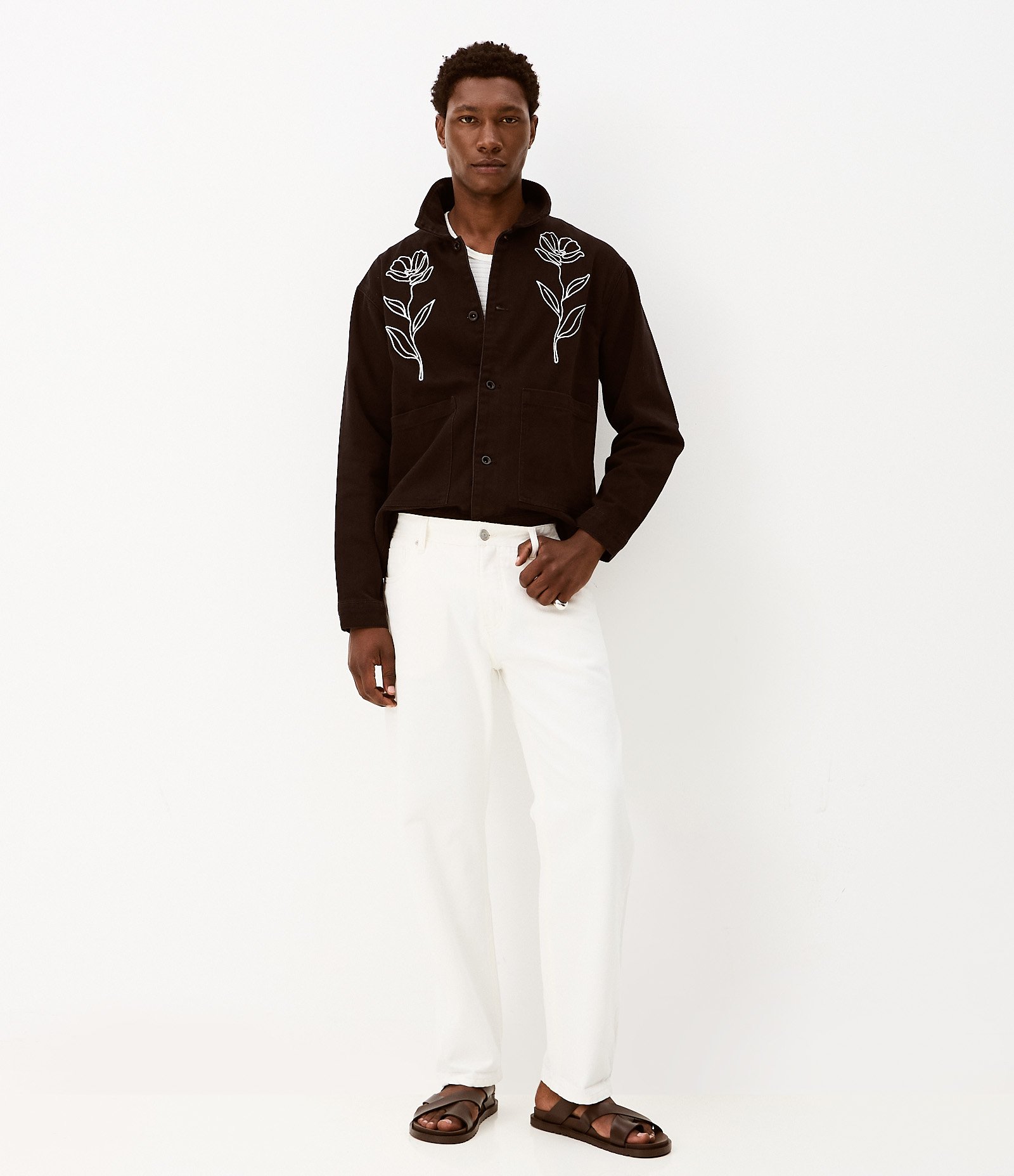 Camisa em Sarja com Bordado Floral Preto 4