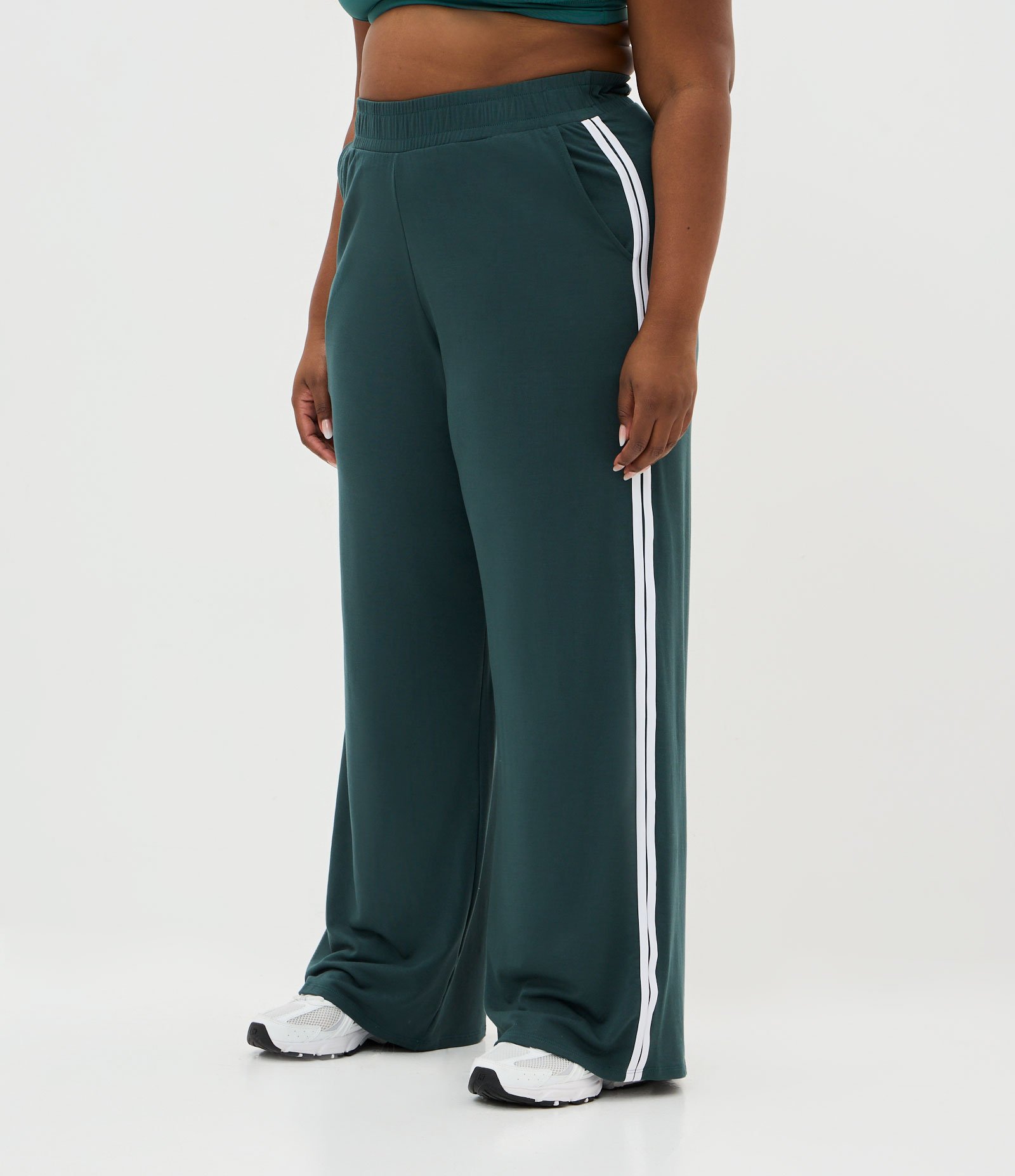 Calça Esportiva Wide Leg em Moletinho Curve & Plus Size Verde 2