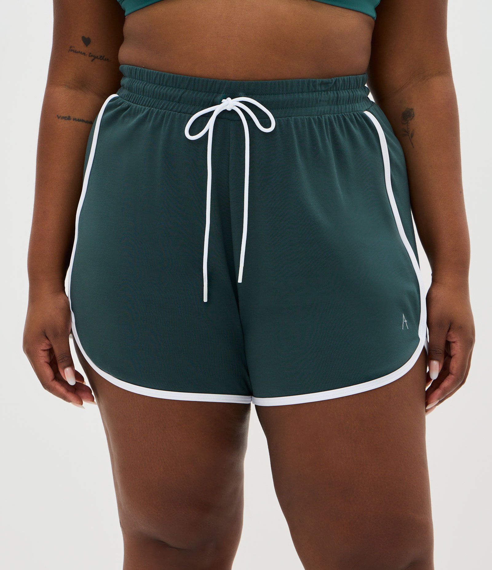 Bermuda Esportiva em Moletinho com Viés Curve & Plus Size Verde 2
