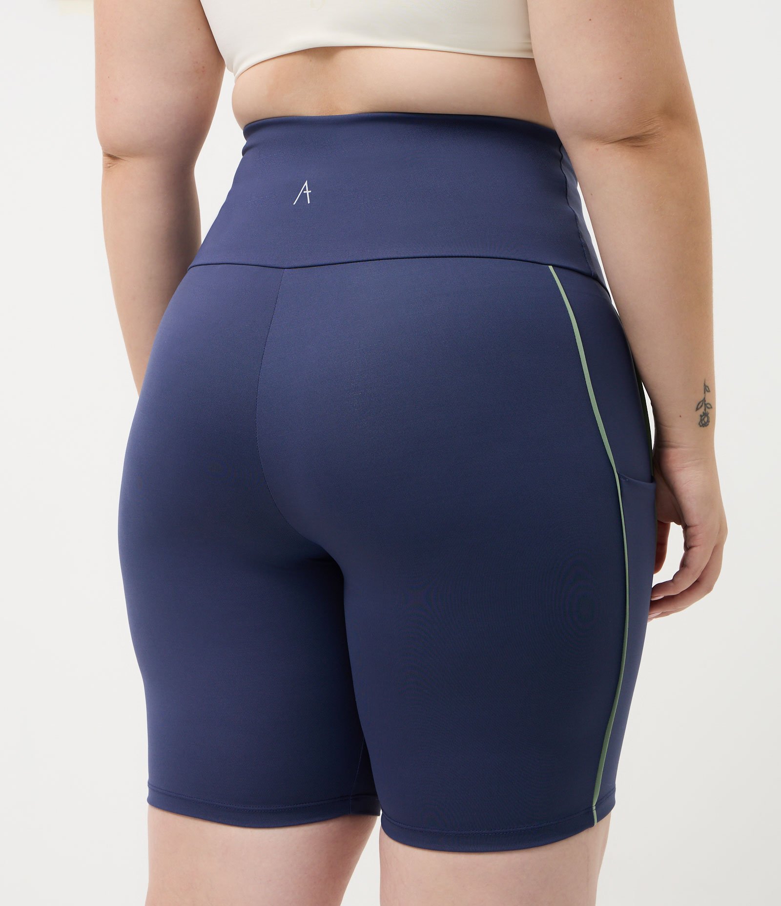 Bermuda Ciclista Tecnológica com Vivo Contrastante Curve & Plus Size Azul 4