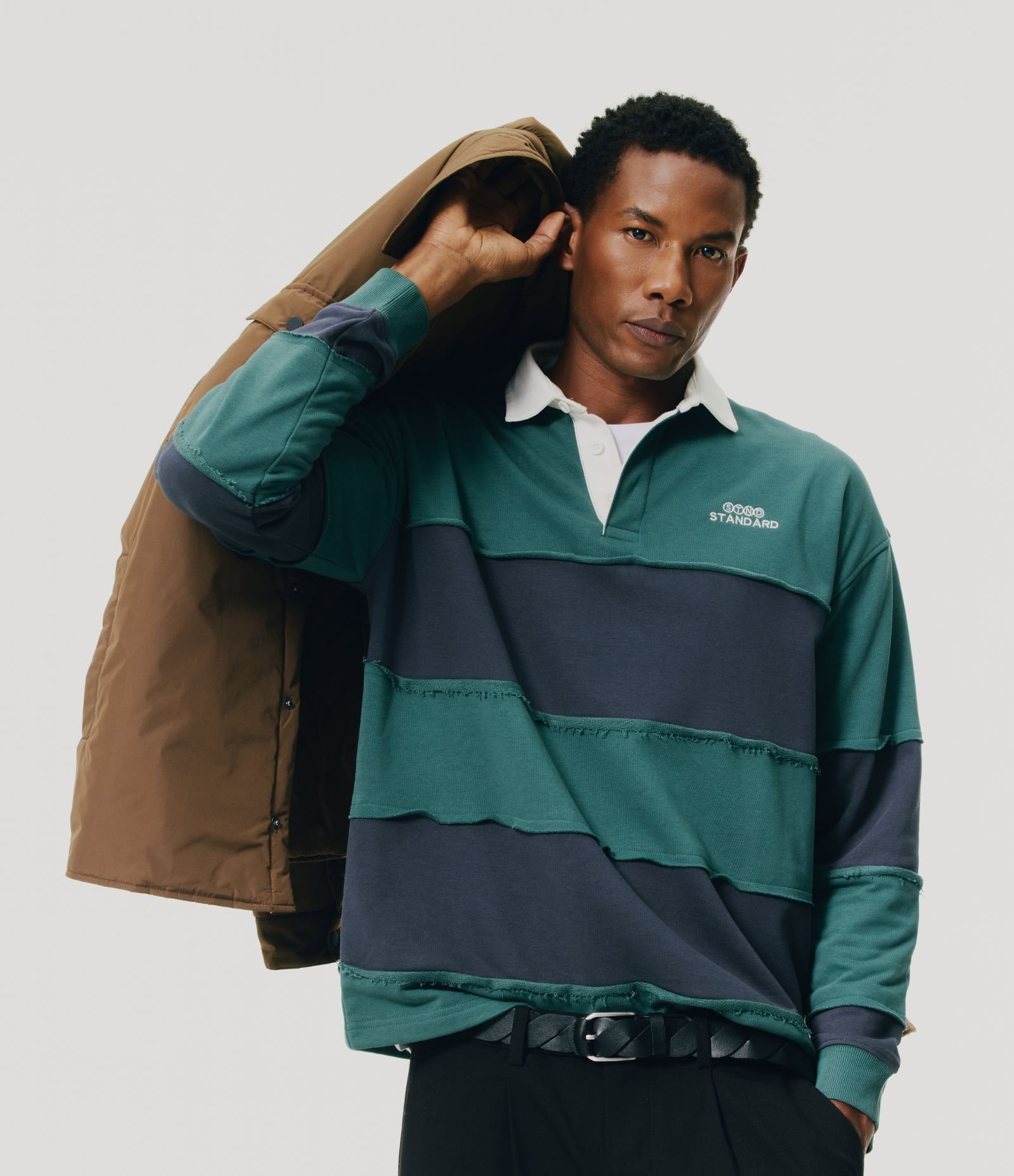 Camiseta Gola Polo com Listras e Lettering Bordado Verde 2