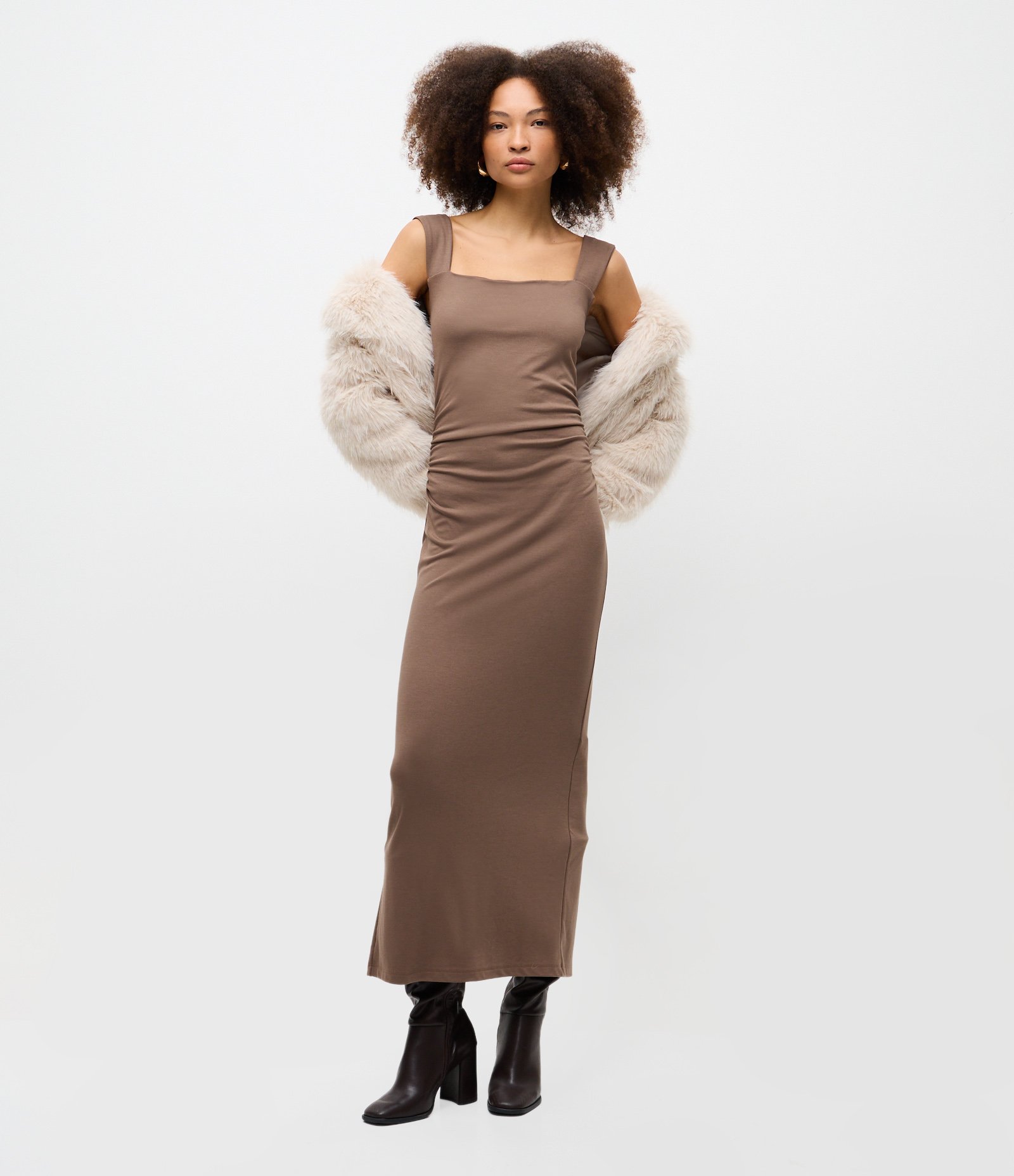 Vestido Long Midi em Ponto Roma com Alça Larga e Decote Quadrado Verde 1