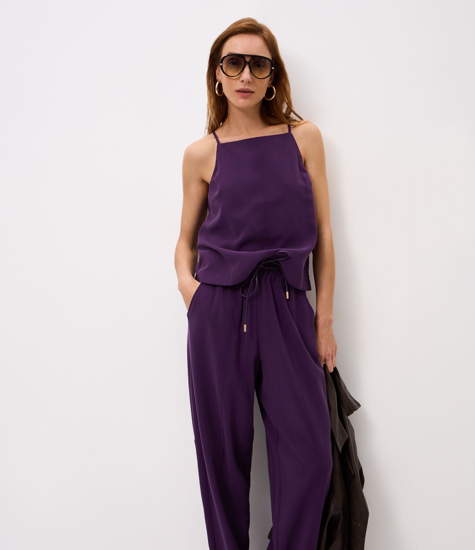 Calça Cenoura com Cós Elástico e Cinto para Amarração Roxo 2