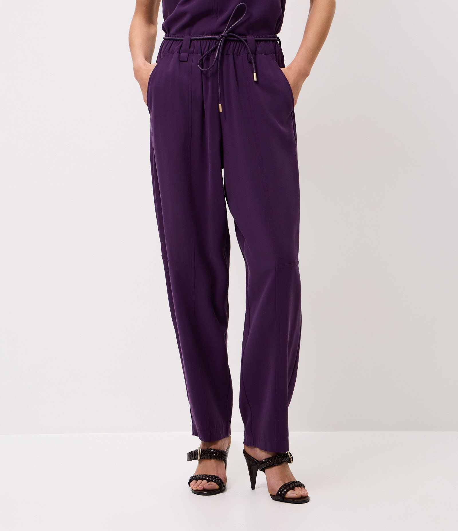 Calça Cenoura com Cós Elástico e Cinto para Amarração Roxo 3