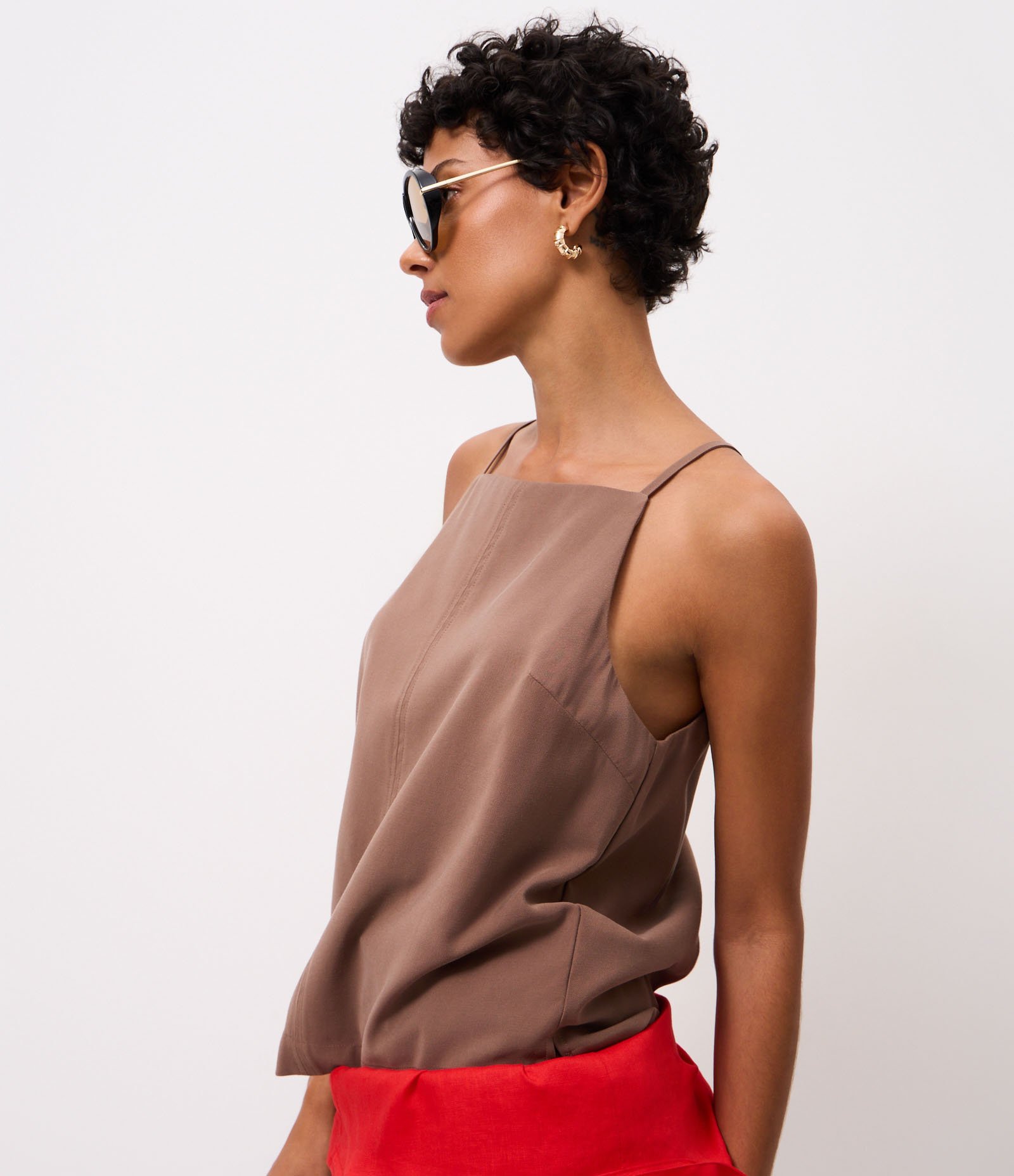 Blusa com Decote Halter Neck e Alças Finas Marrom 1