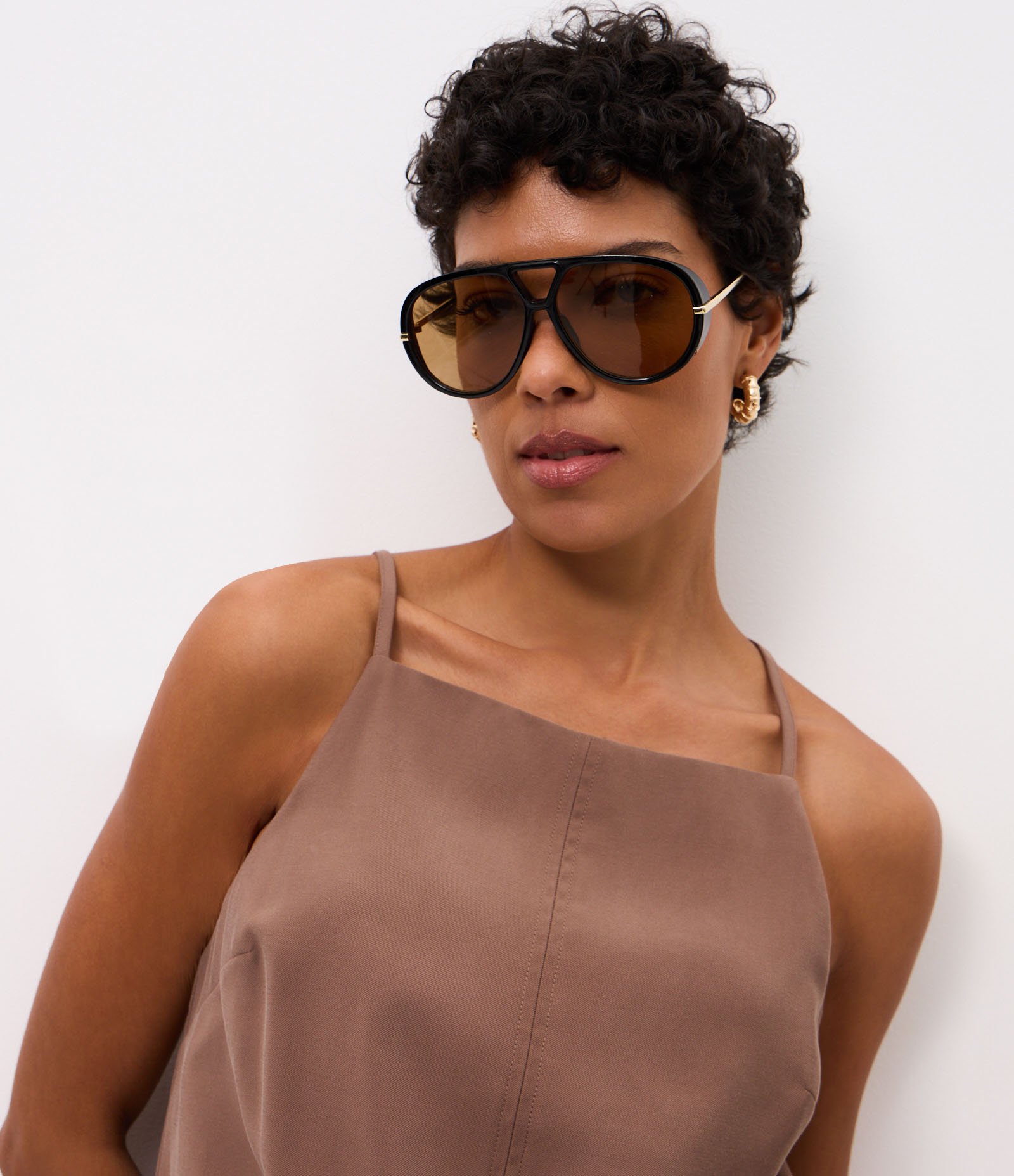 Blusa com Decote Halter Neck e Alças Finas Marrom 3