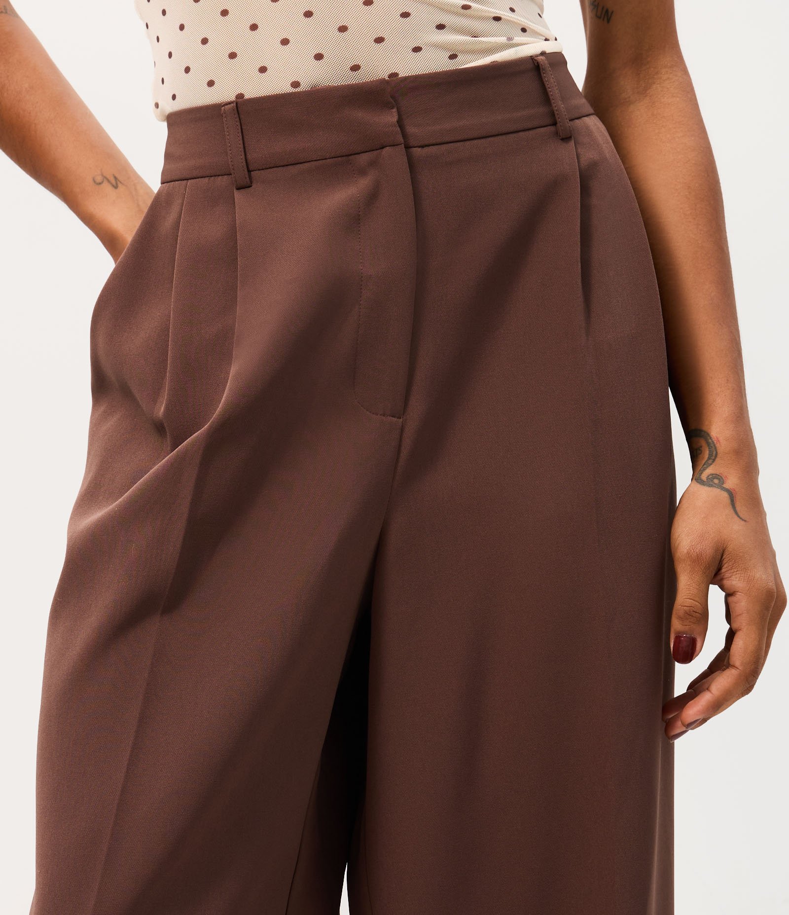 Calça Pantalona em Alfaiataria com Bolso Faca Bordô 3