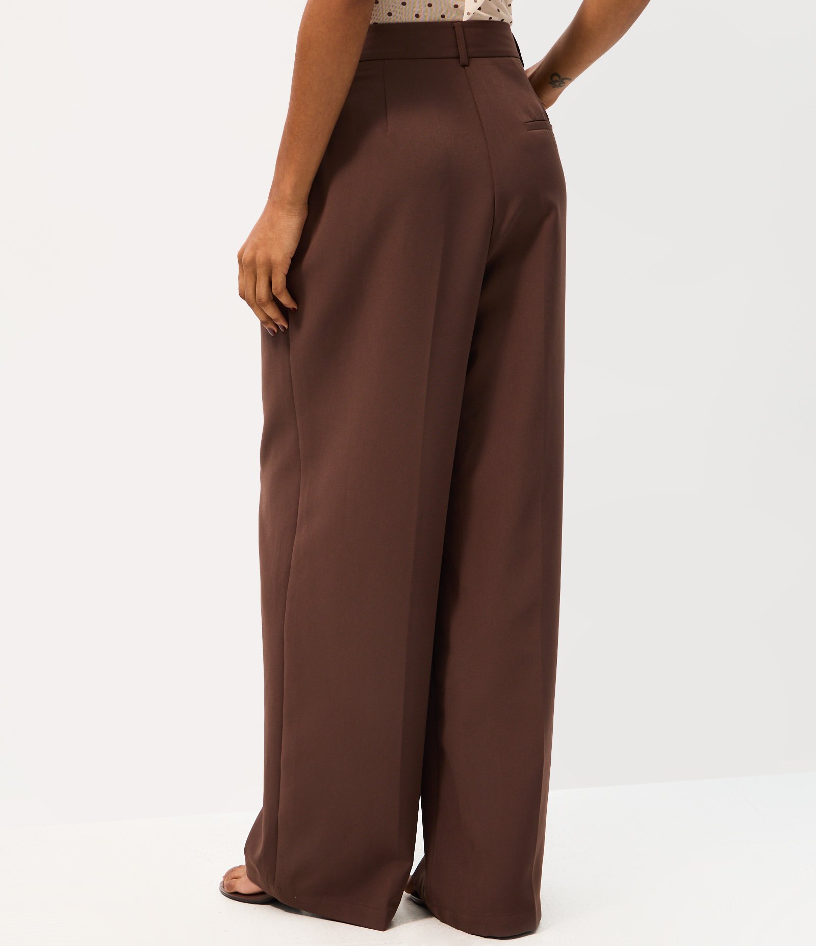Calça Pantalona em Alfaiataria com Bolso Faca Bordô 4