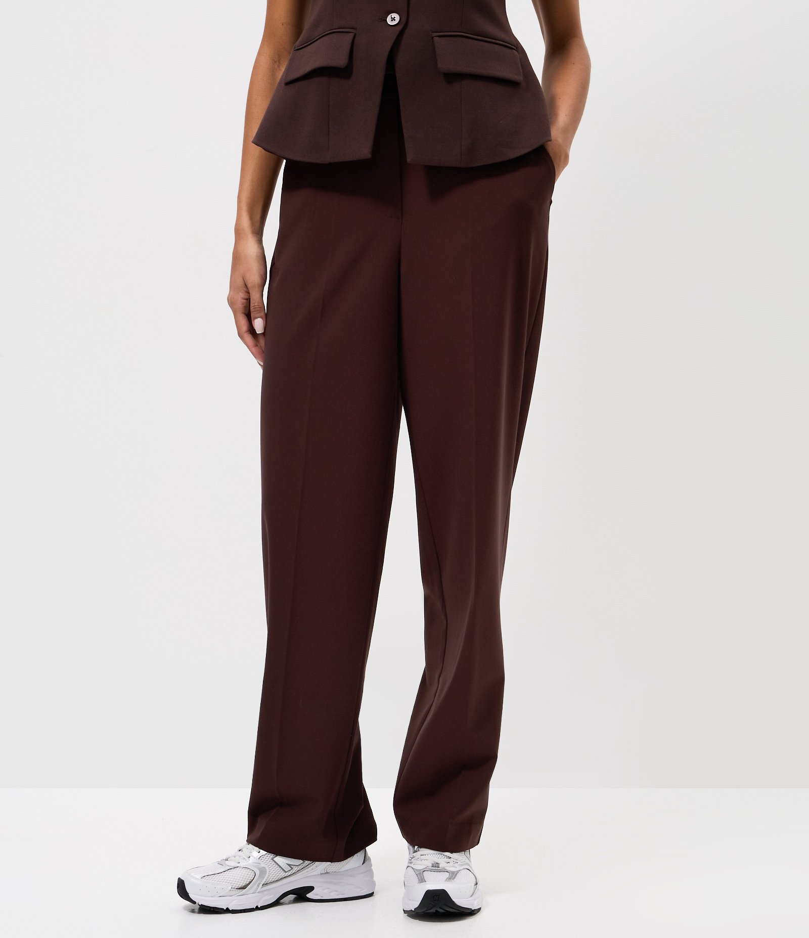 Calça Pantalona em Alfaiataria com Bolso Faca Bordô 3