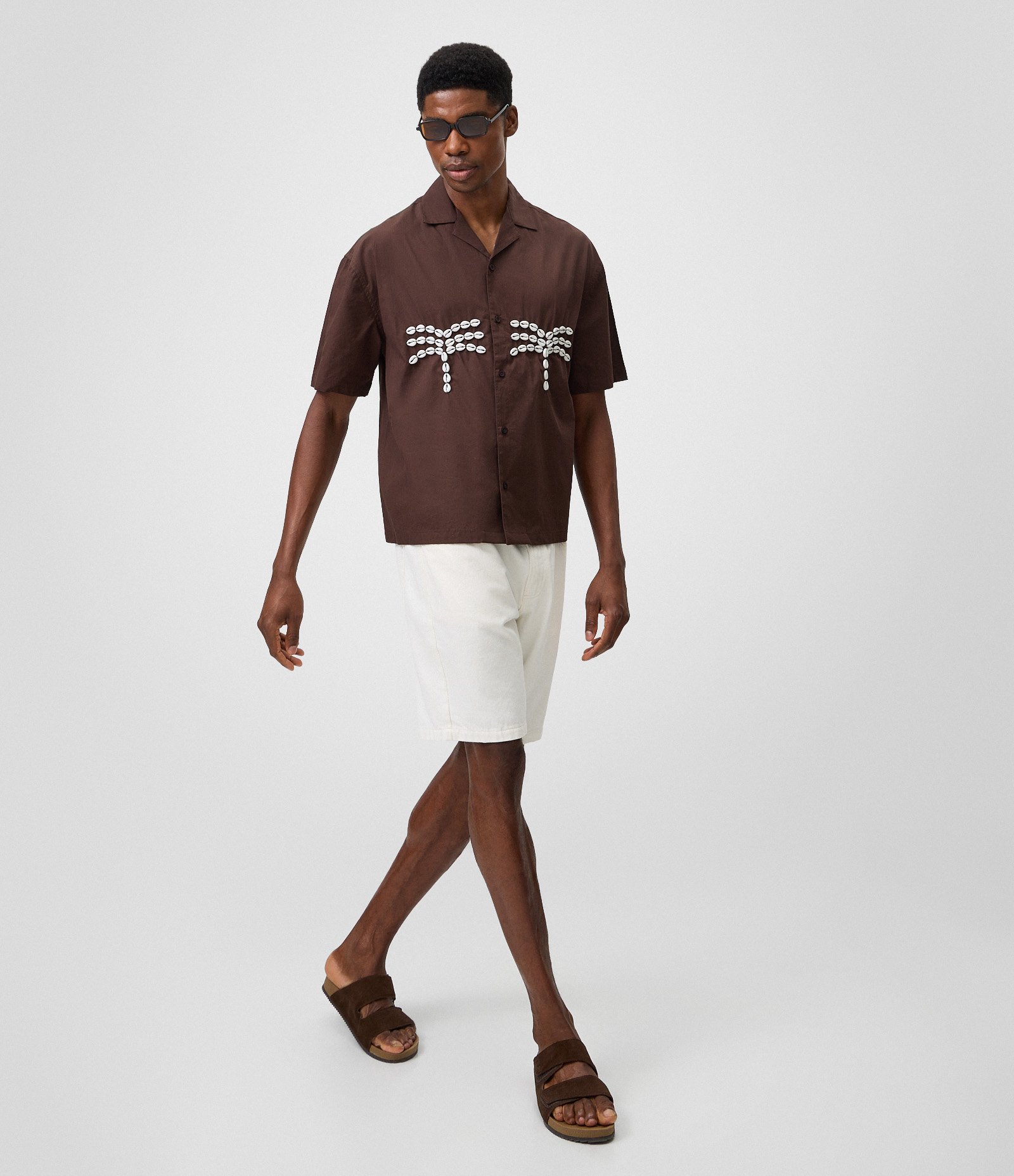 Camisa Bordado Coqueiro Conchas Marrom 2