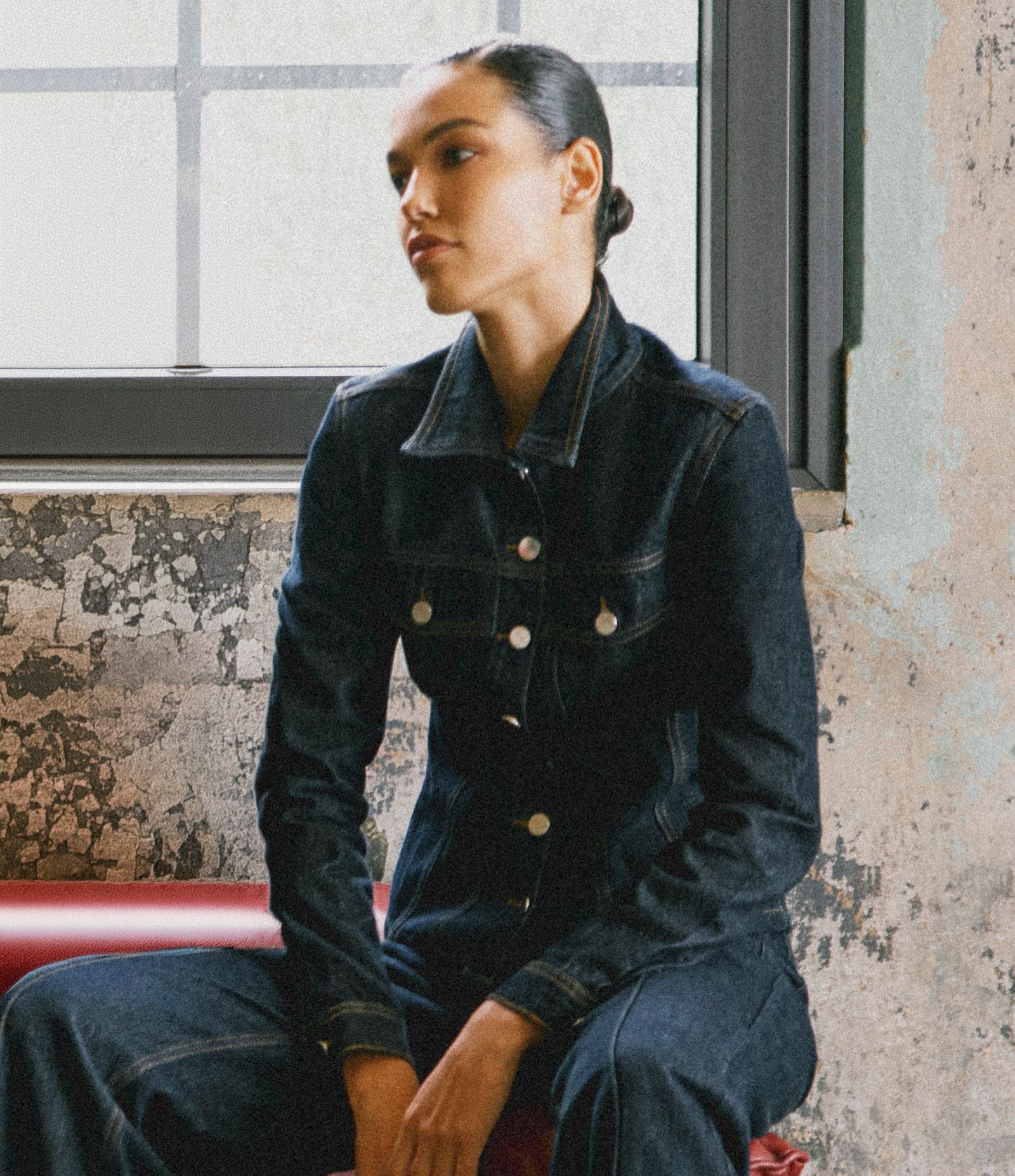 Jaqueta Jeans com Recortes Acinturados Azul Escuro 1