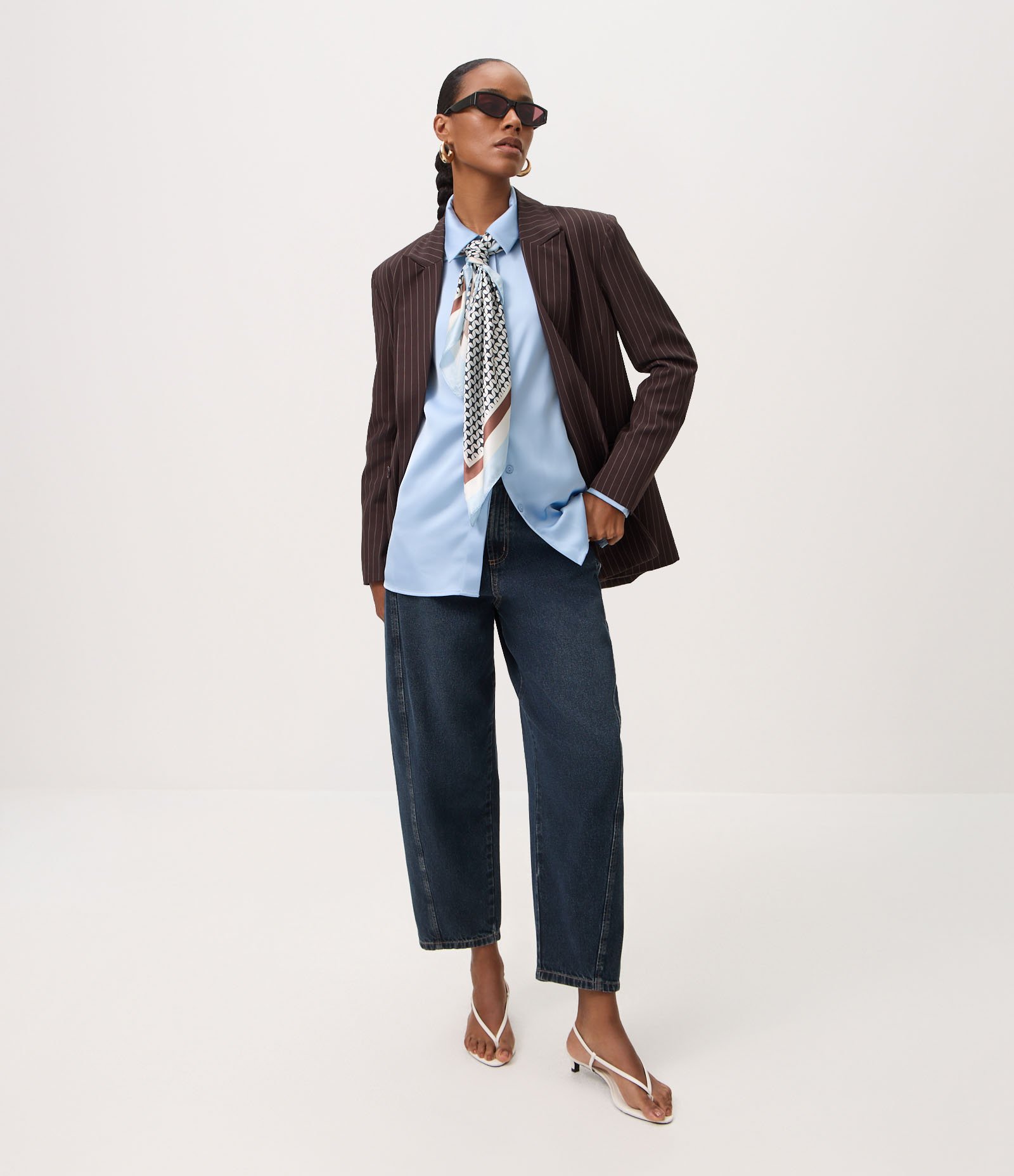 Camisa Acetinada com Gola Clássica Azul 2