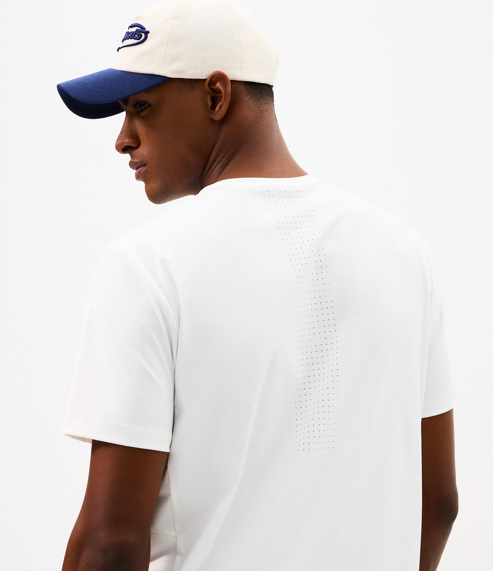 Camiseta Esportiva Dry em Poliamida com Laser Cut Off White 3