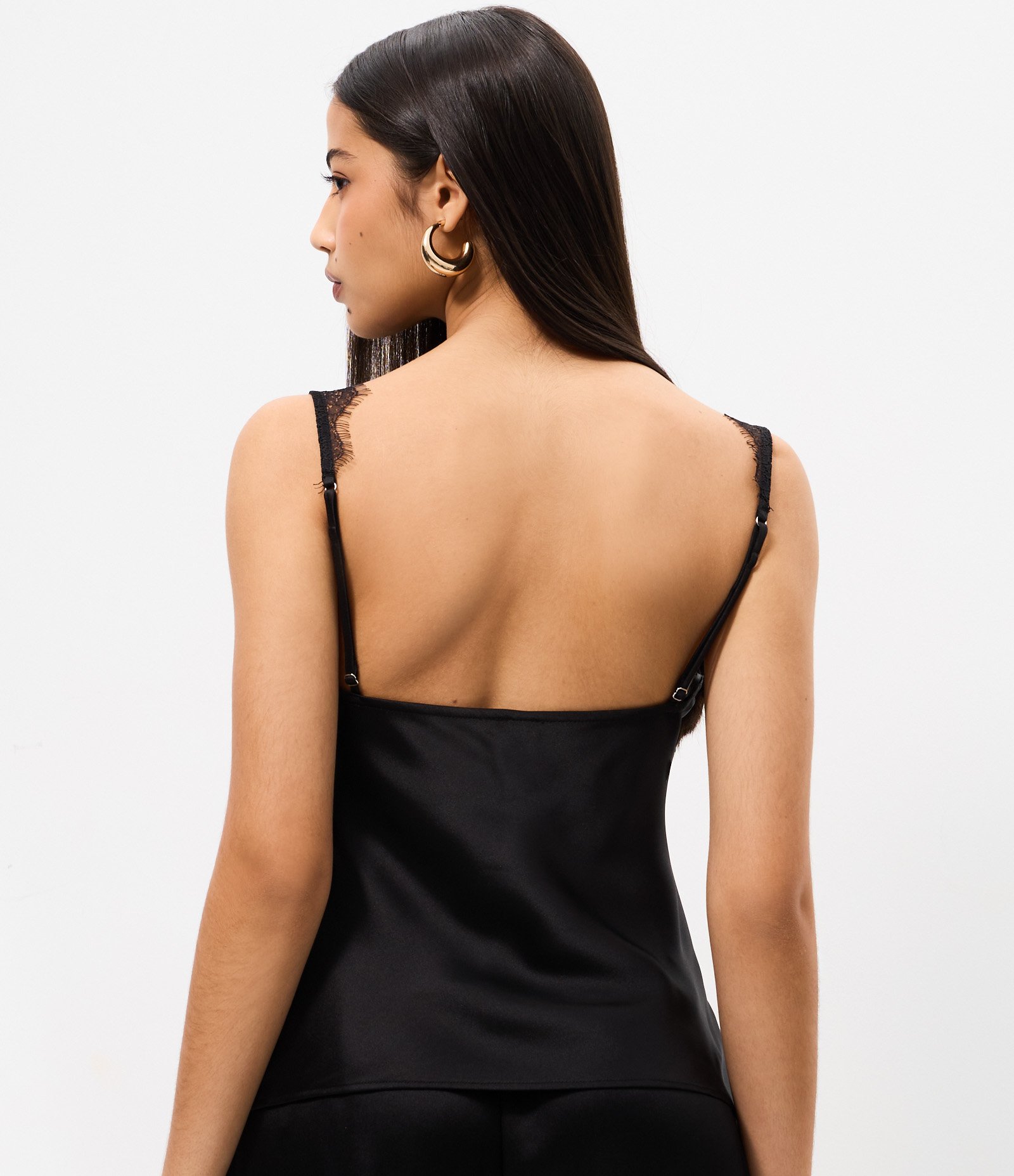 Blusa de Alcinha em Cetim com Renda nas Alças e Decote Coração Preto 4