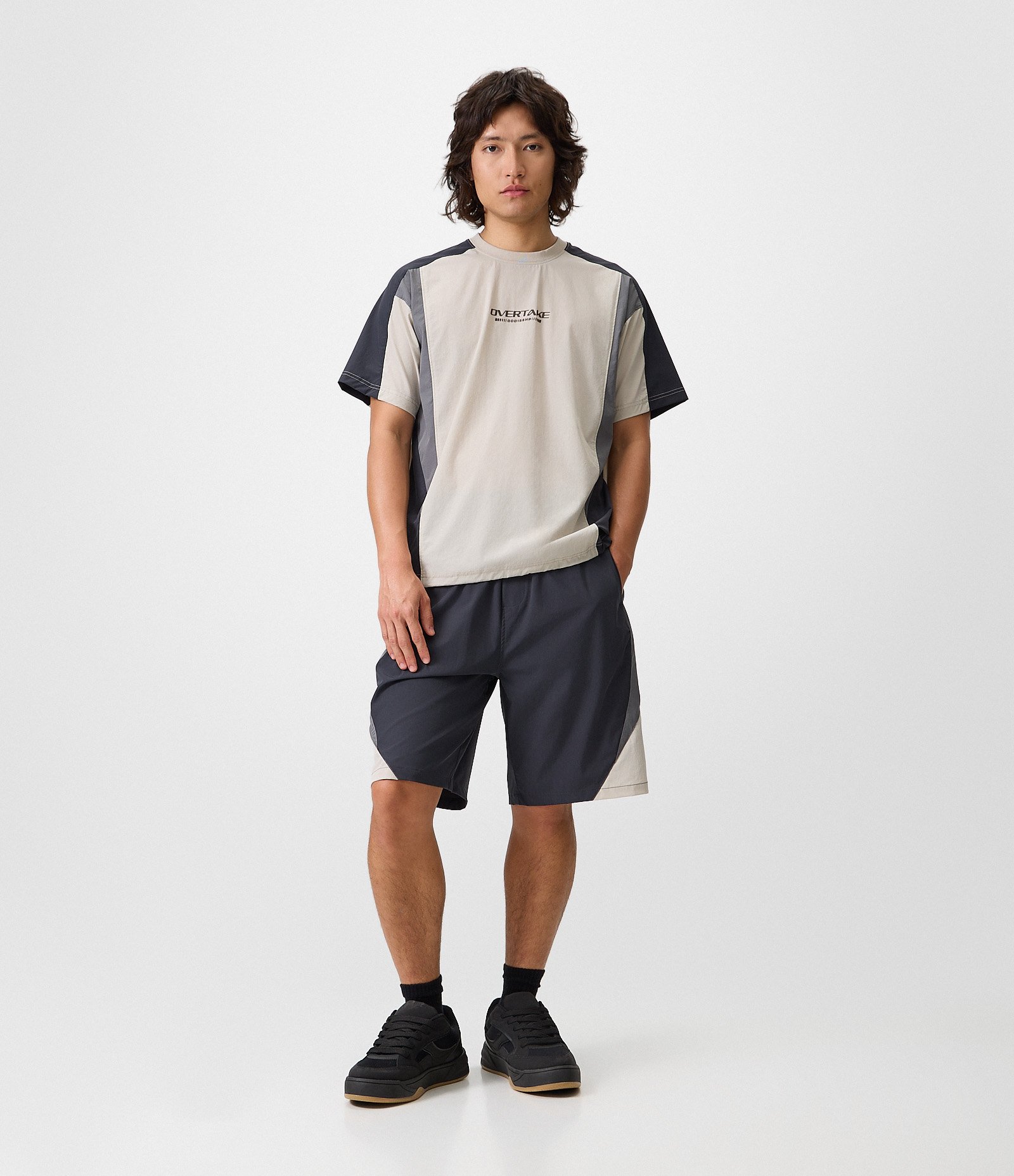 Camiseta Boxy em Poliamida com Recortes Contrastantes Verde 2