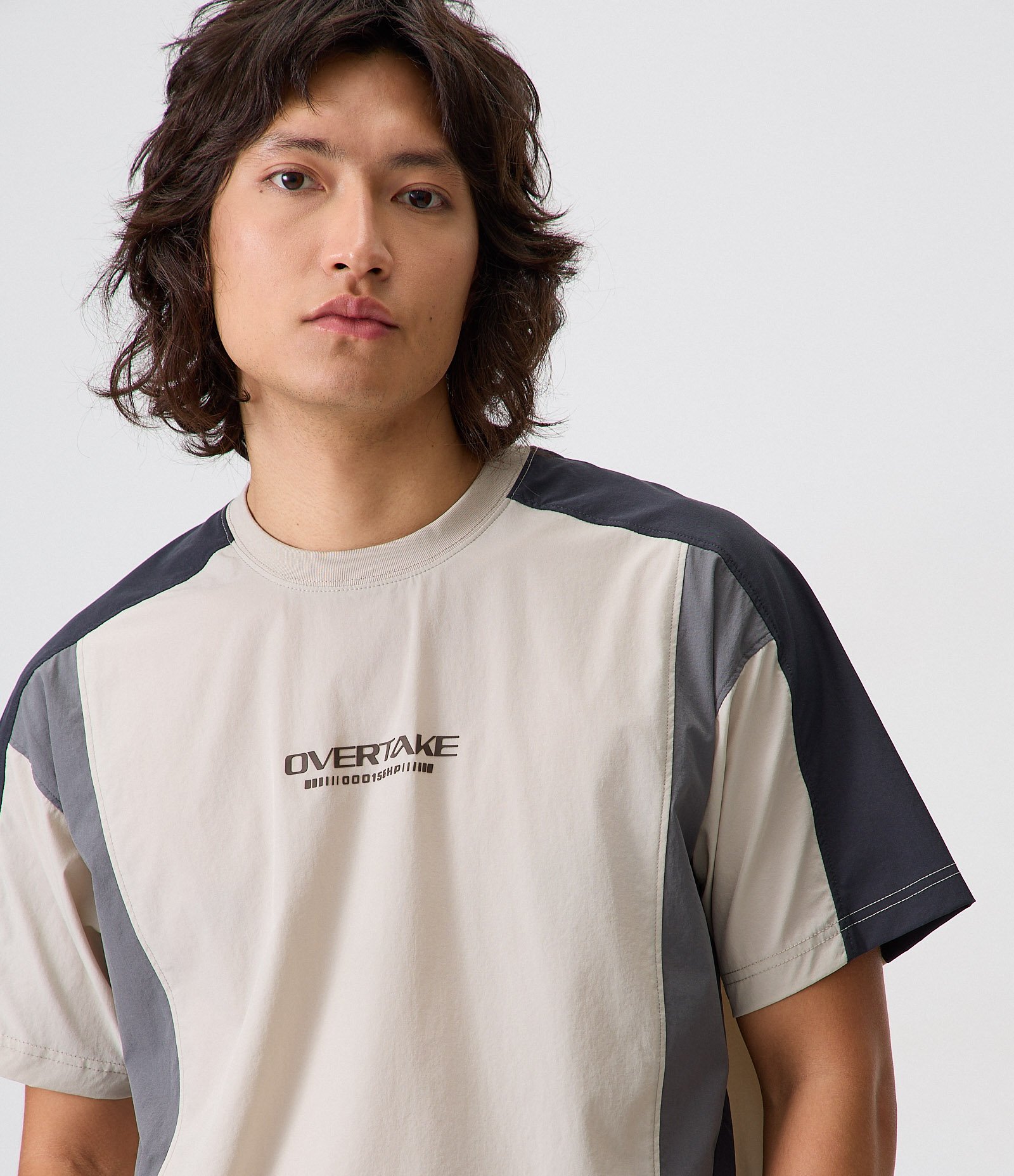 Camiseta Boxy em Poliamida com Recortes Contrastantes Verde 4