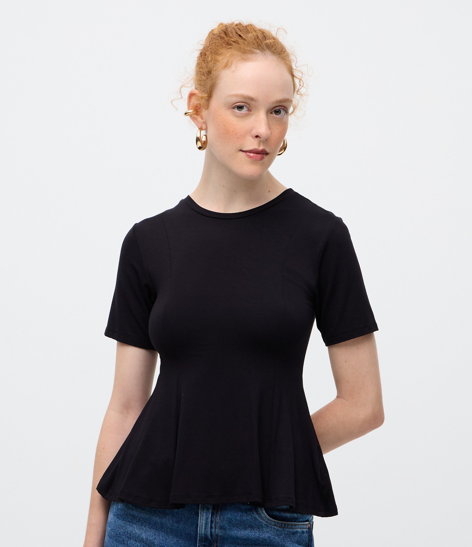 Blusa Peplum Manga Curta em Viscose com Recortes Preto 1
