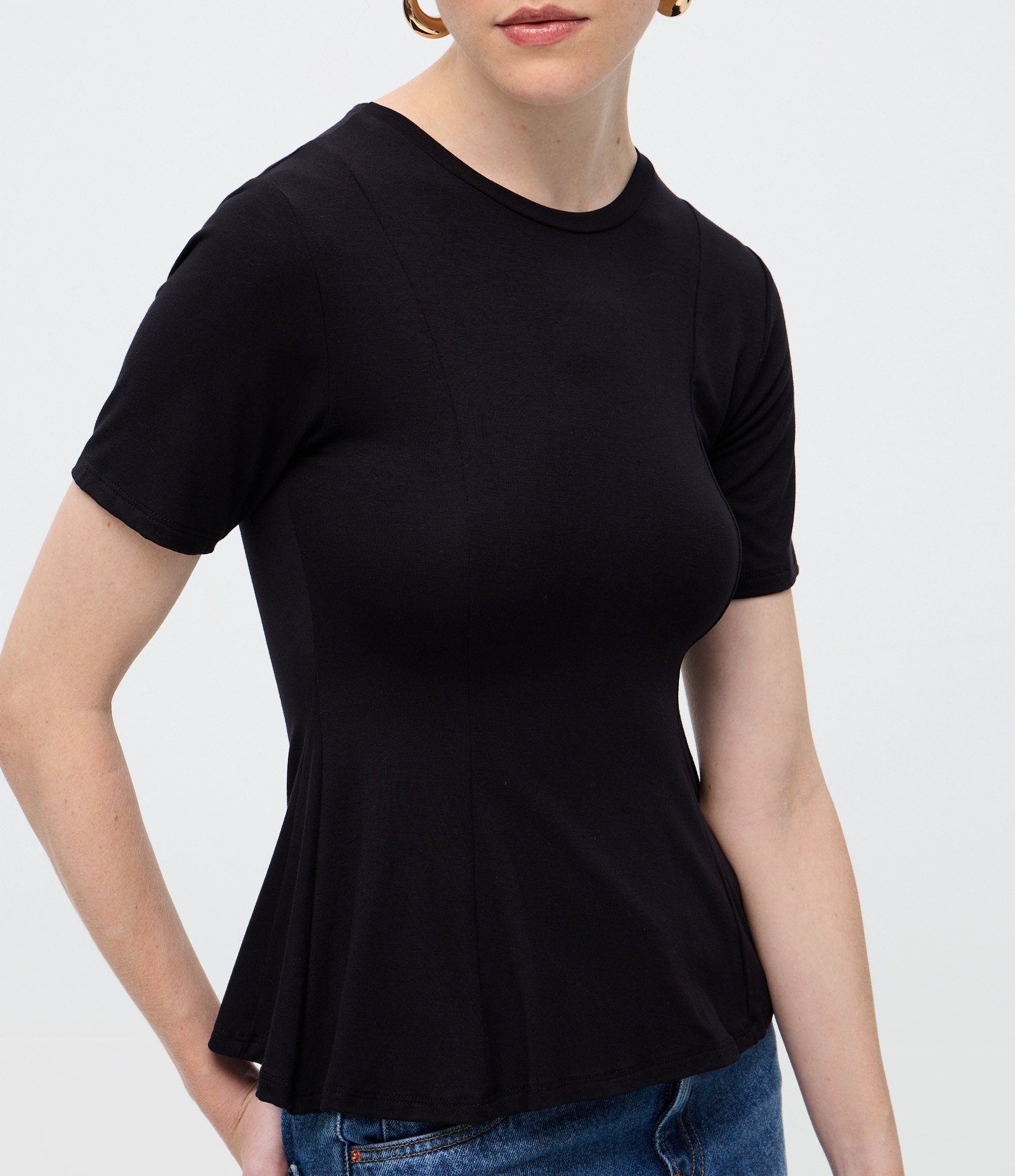 Blusa Peplum Manga Curta em Viscose com Recortes Preto 3