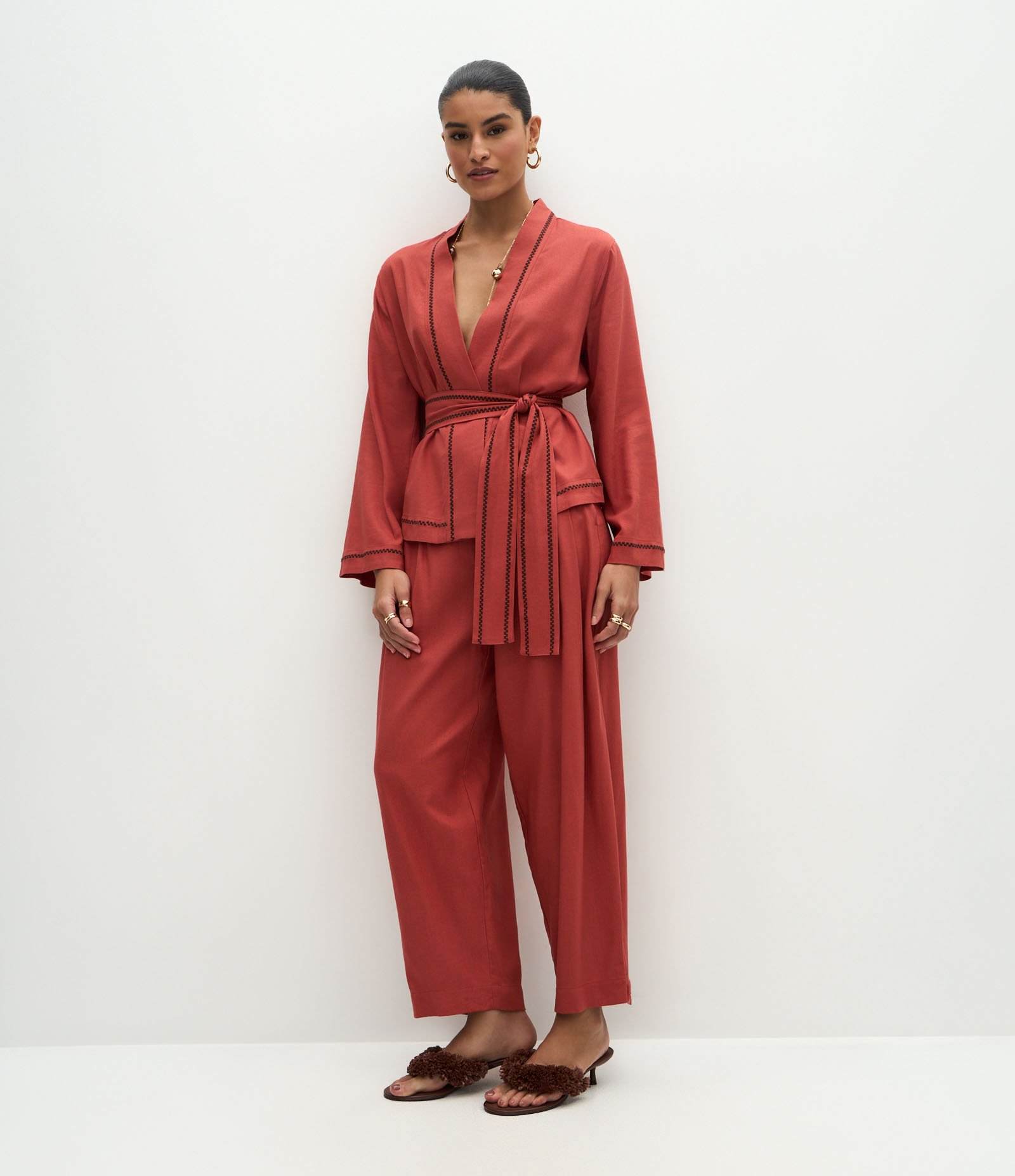 Kimono com Bordados Contrastantes e Faixa na Cintura Salmão 3