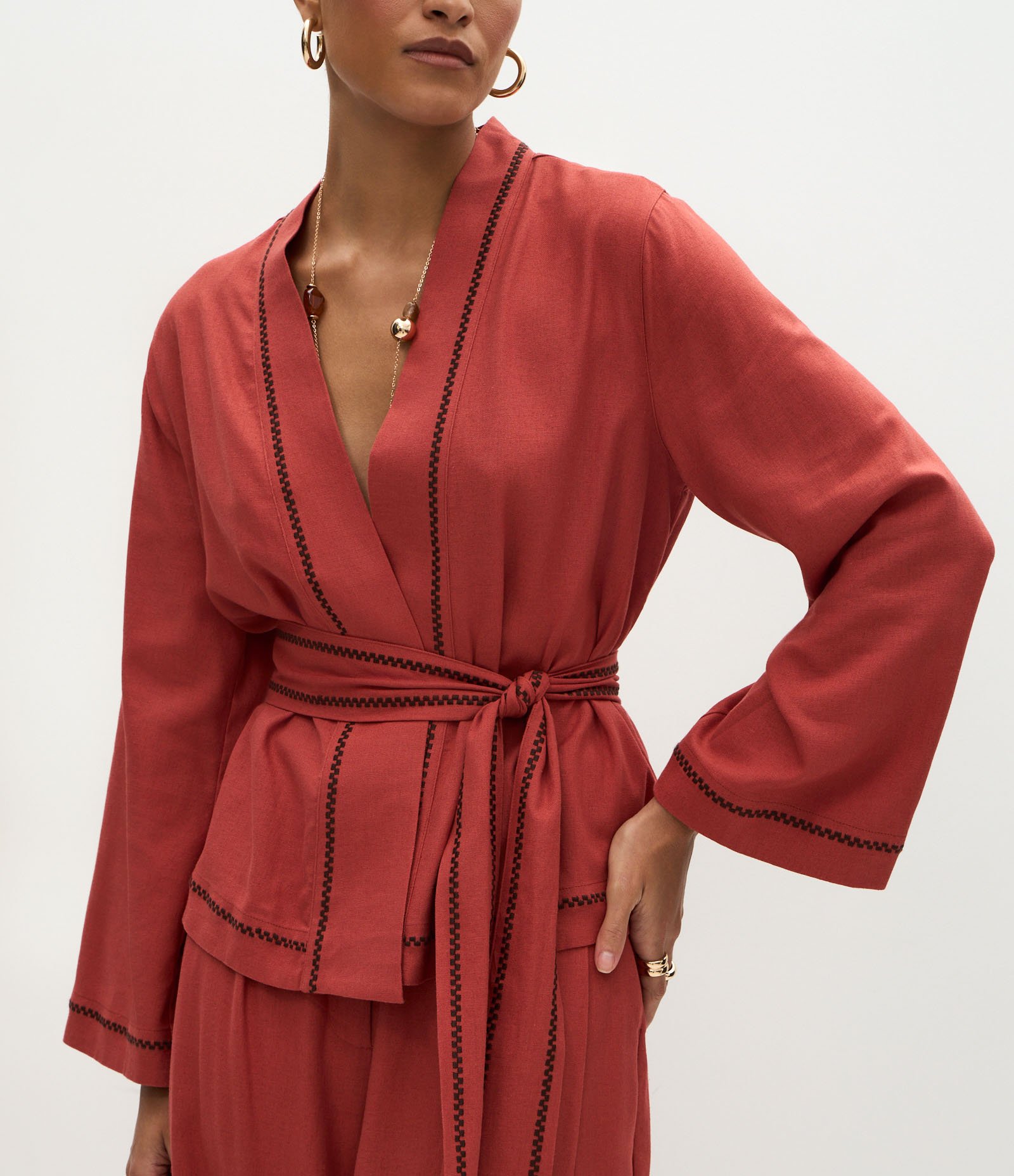 Kimono com Bordados Contrastantes e Faixa na Cintura Salmão 5