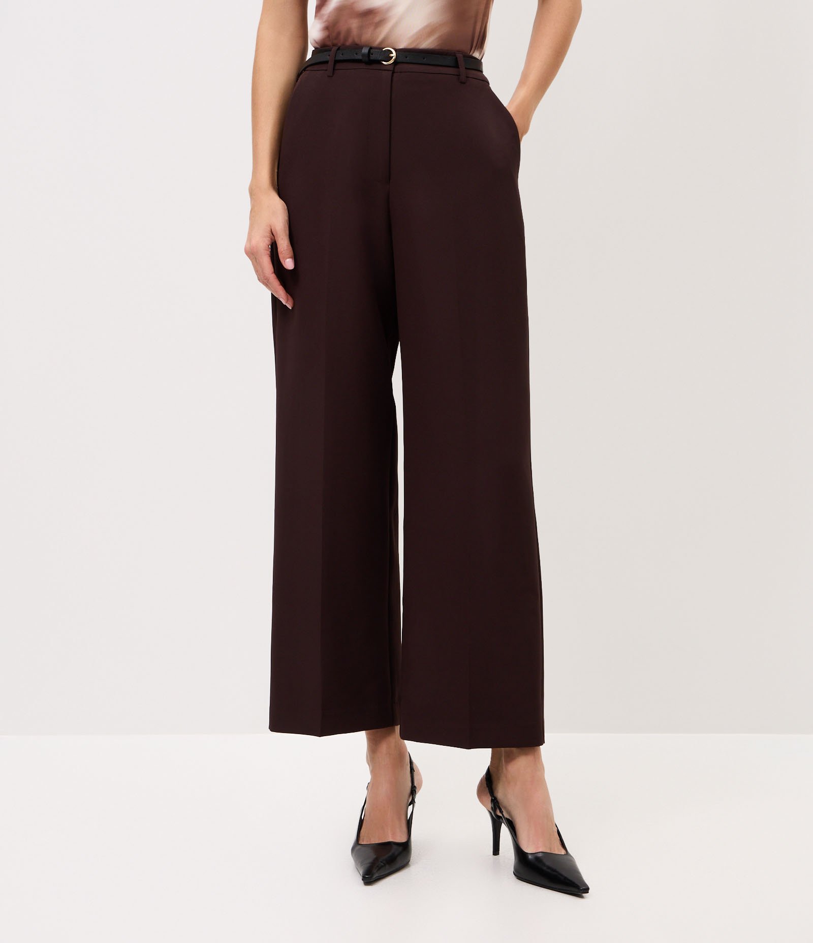 Calça Reta Alfaiatada com Cinto Fino em PU Marrom 3