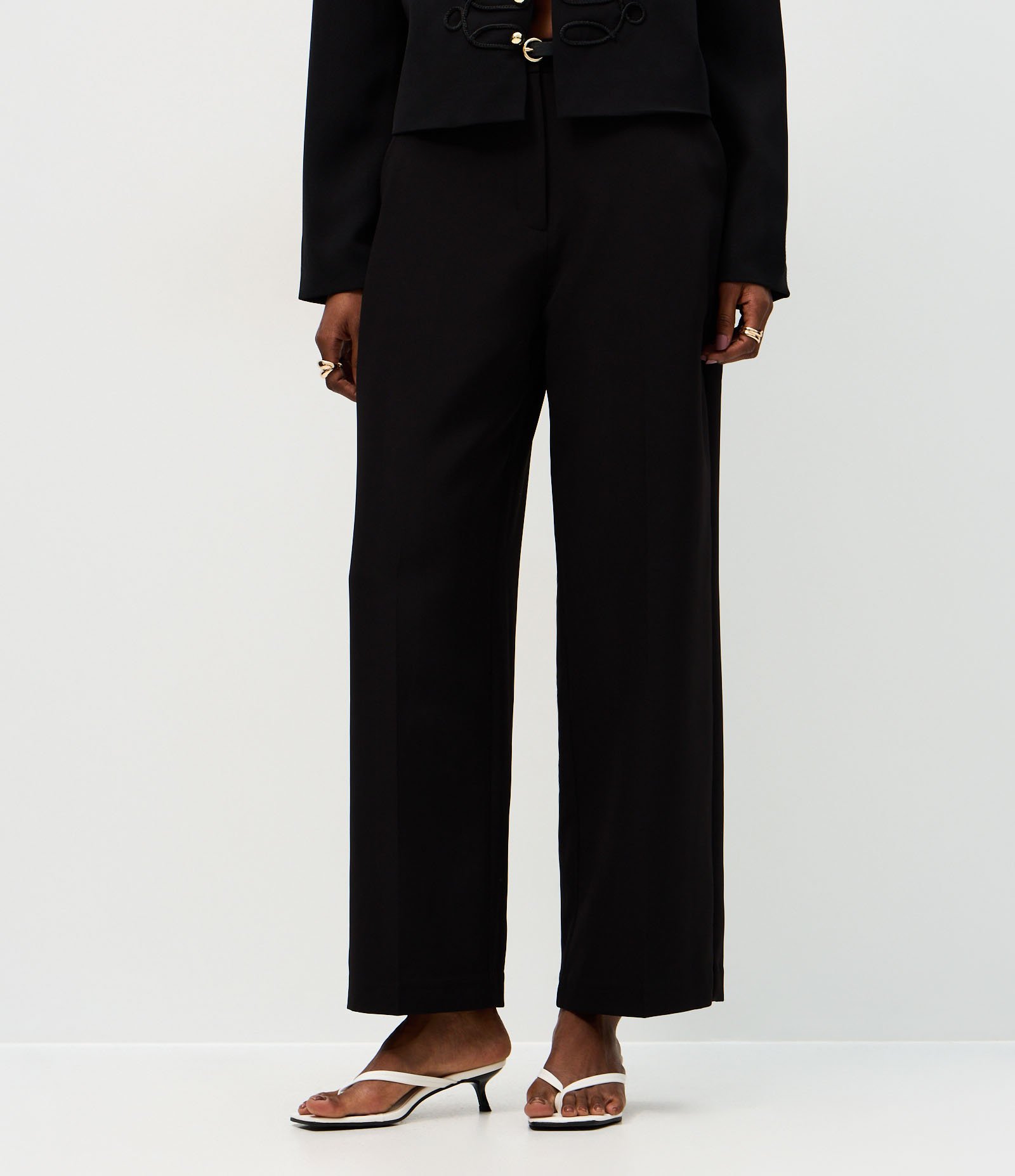 Calça Reta Alfaiatada com Cinto Fino em PU Preto 3