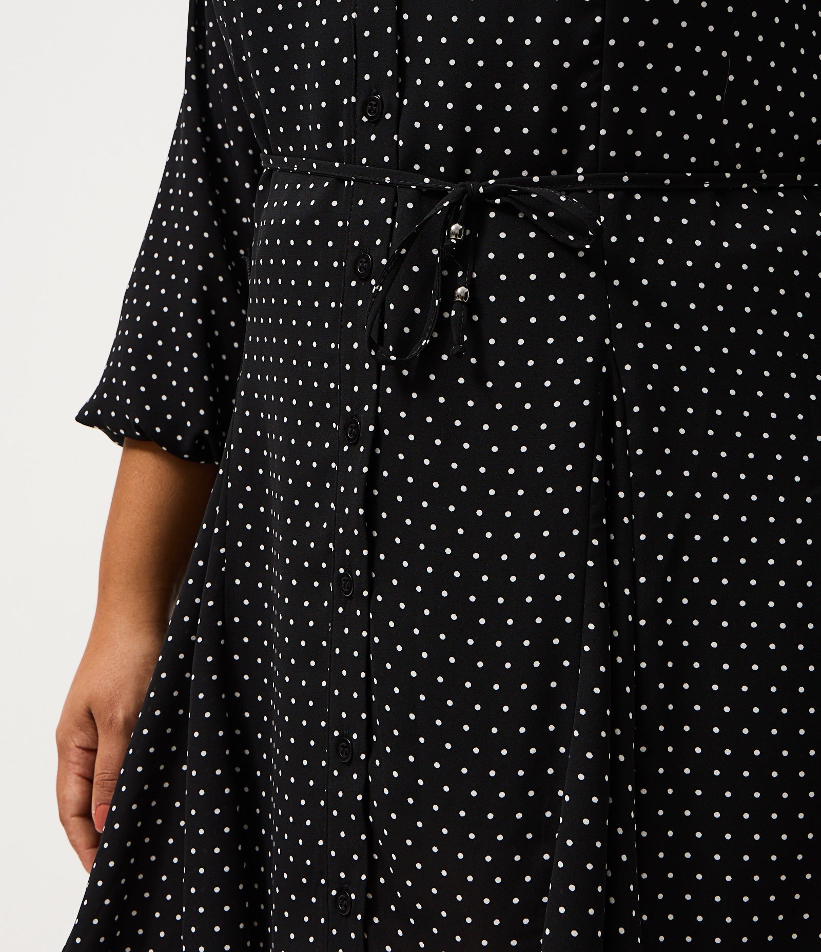 Vestido Chemise Poá com Amarração Curve & Plus Size Preto 4