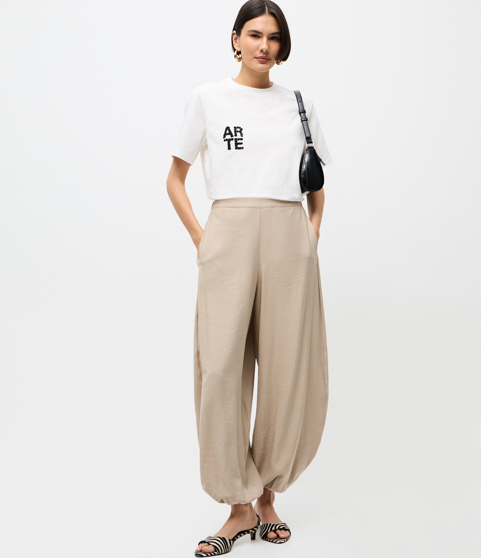 Camiseta em Algodão com Lettering e Estampa nas Costas Branco 2