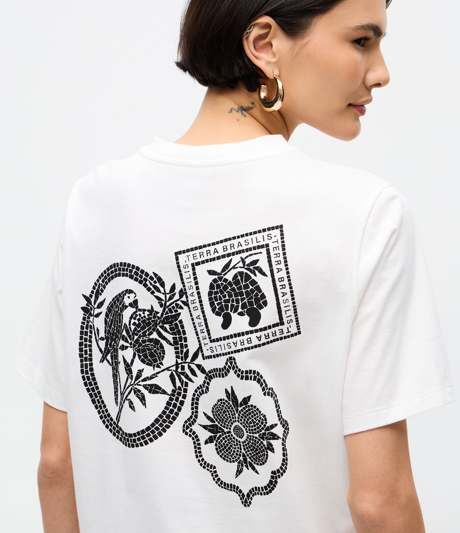Camiseta em Algodão com Lettering e Estampa nas Costas Branco 4